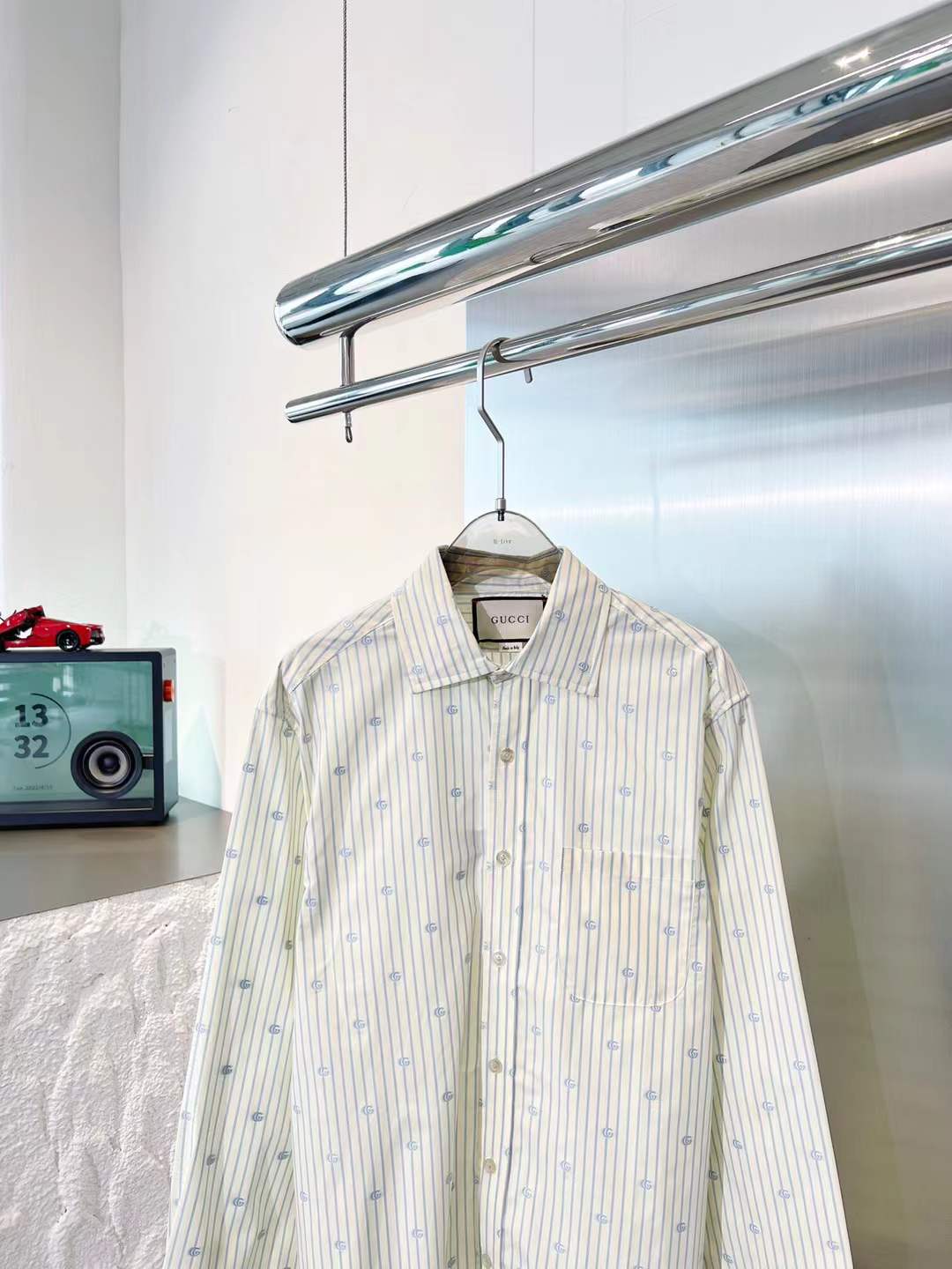 Gucci cotton striped shirt with a micro logo pattern in off-white and blue.