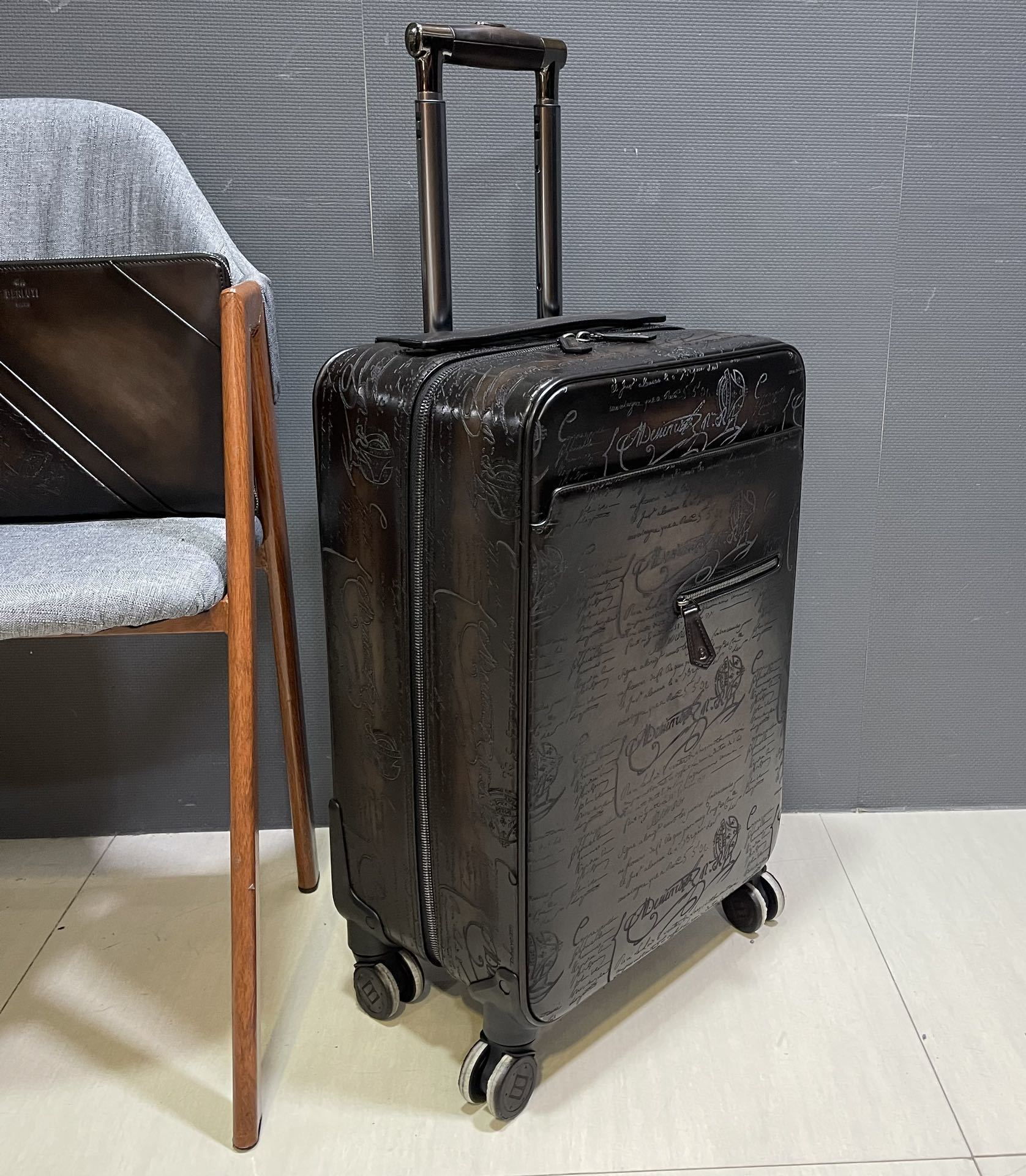 Berluti Formula 1005 Scritto rolling suitcase in black Venezia leather