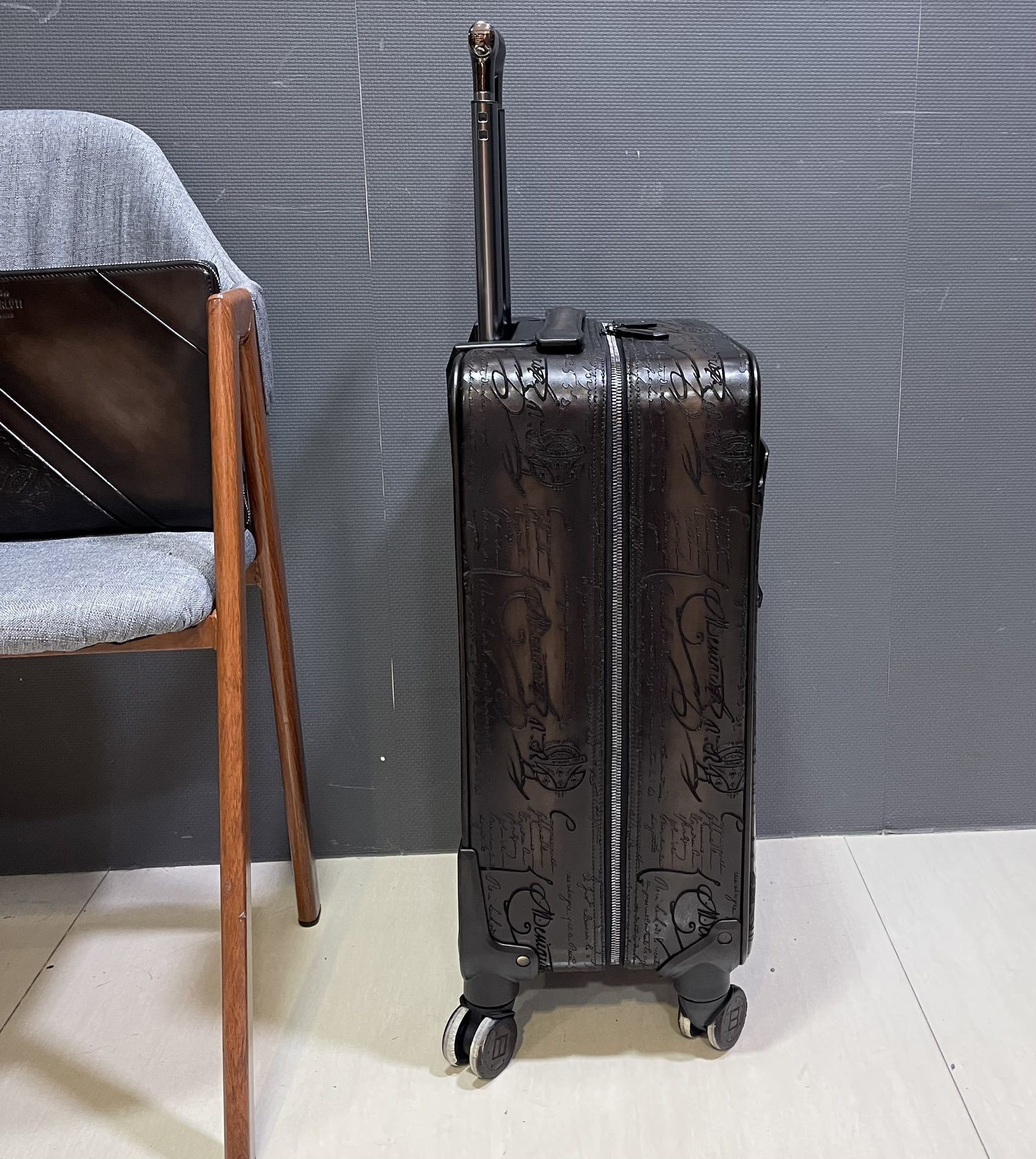 Berluti Formula 1005 Scritto rolling suitcase in black Venezia leather