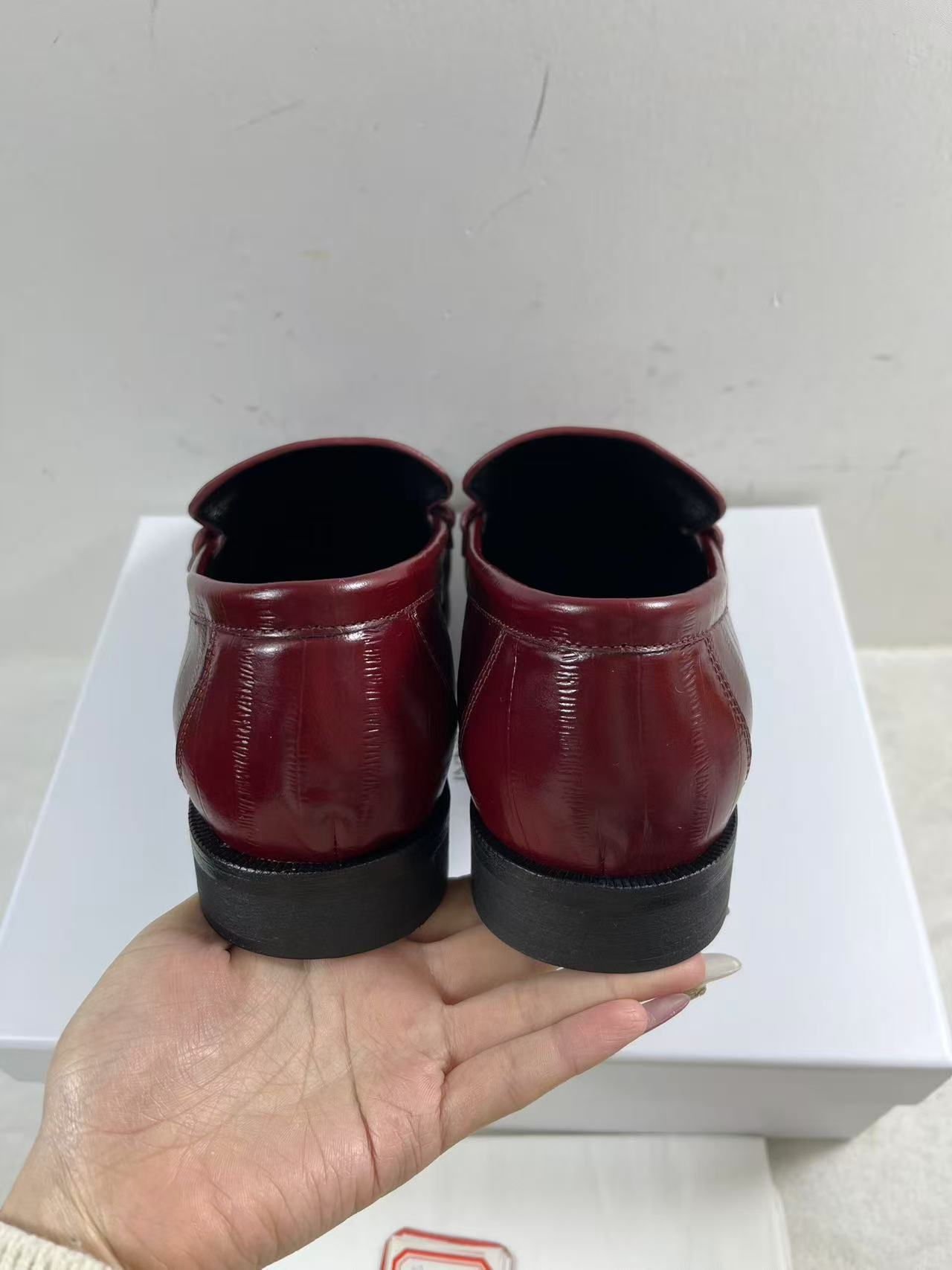 Saint Laurent Campo croc-effect leather loafers in a burgundy color size EU42 mens