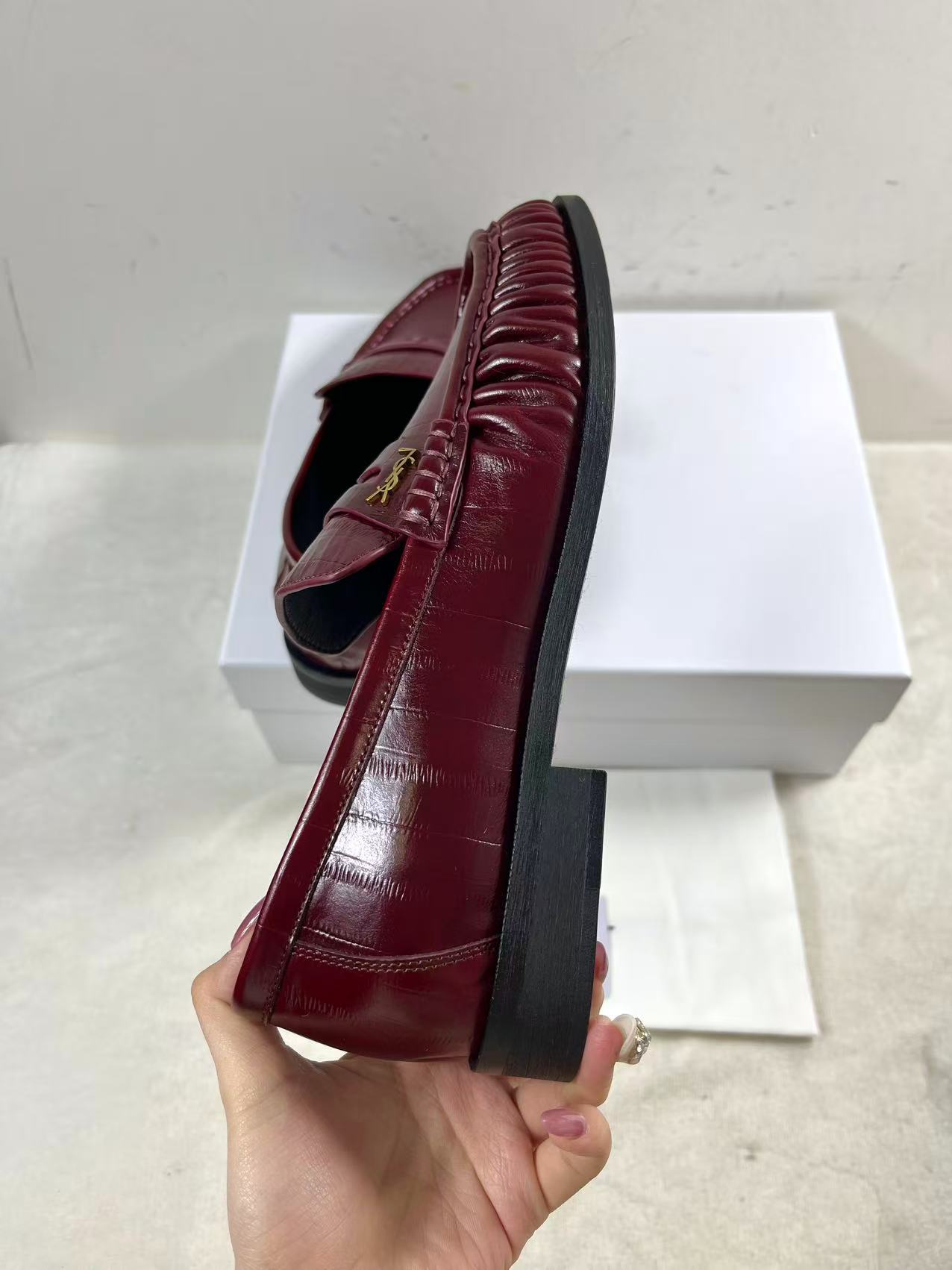 Saint Laurent Campo croc-effect leather loafers in a burgundy color size EU42 mens