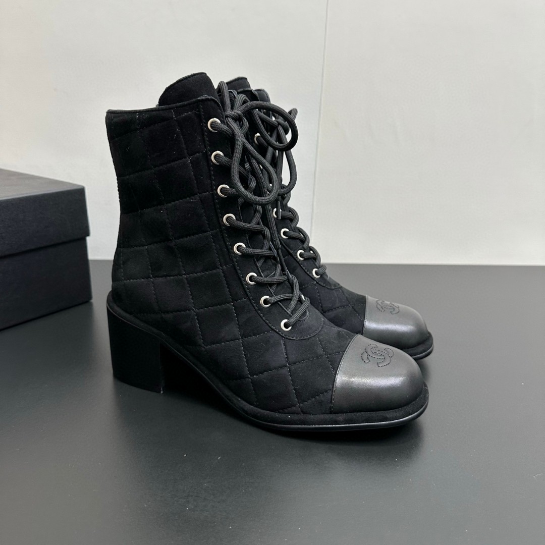 Chanel Cruise 2025/26 Lace-Up Shoes in black suede calfskin and calfskin