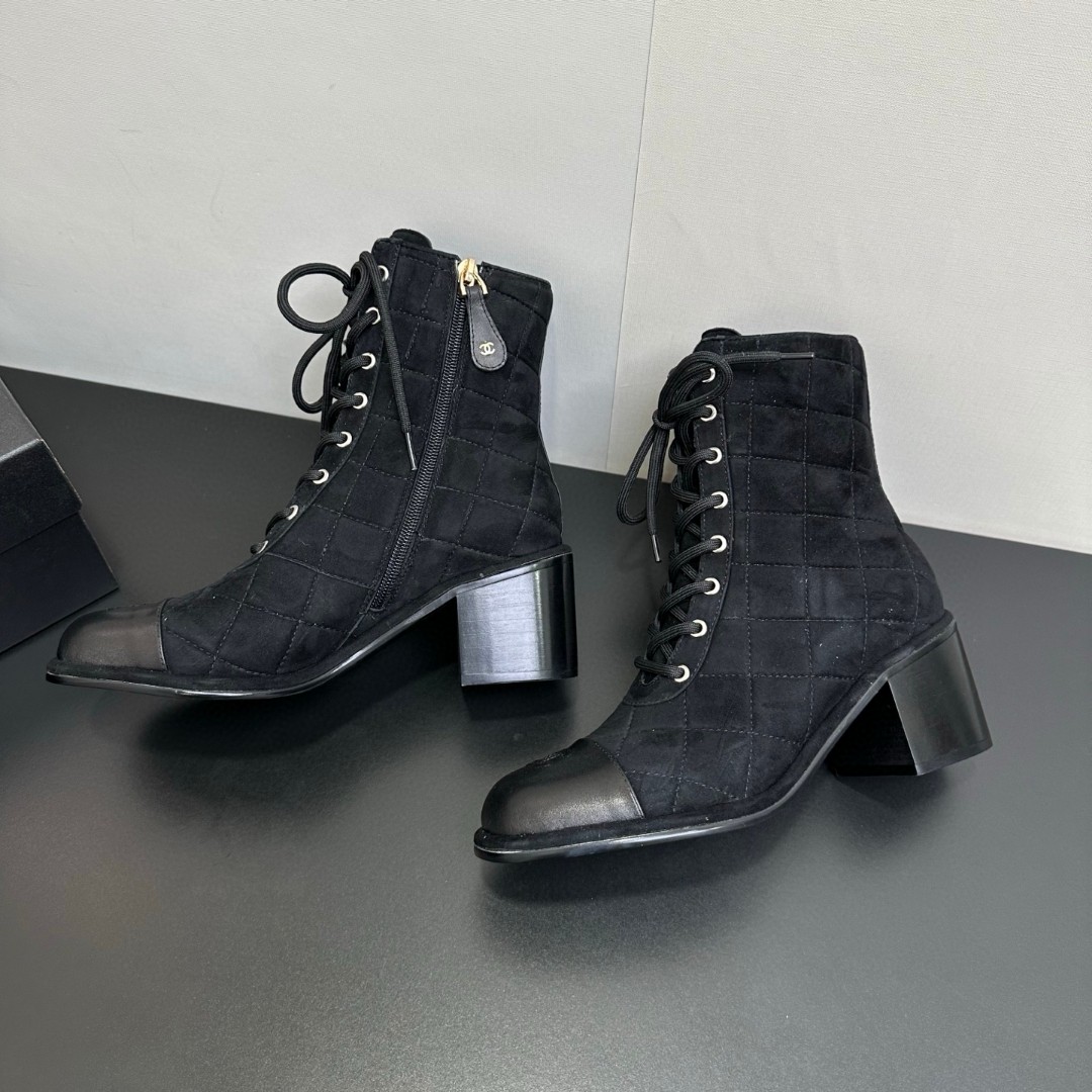 Chanel Cruise 2025/26 Lace-Up Shoes in black suede calfskin and calfskin
