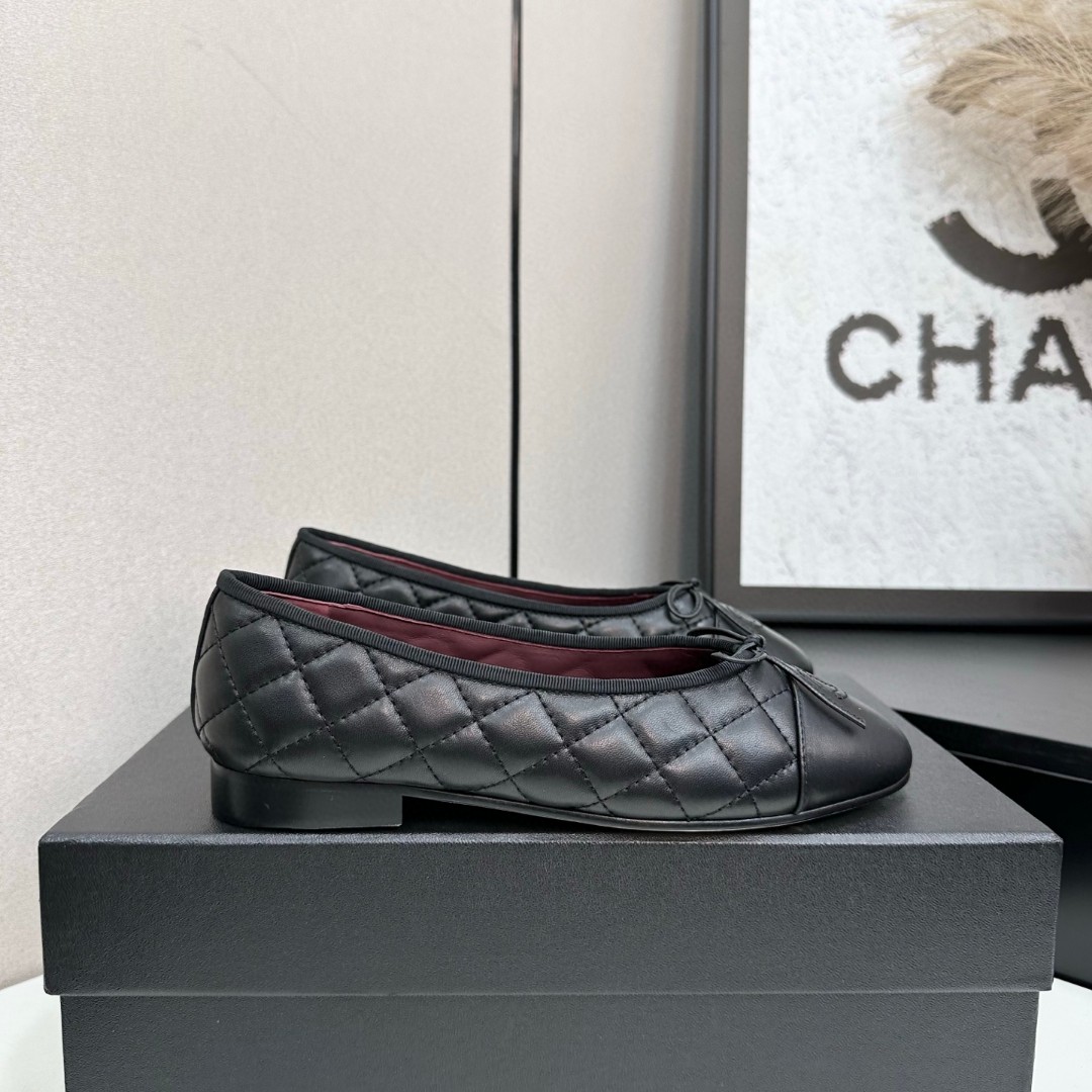 Chanel black aged calfskin quilted CC cap toe ballerina flats.