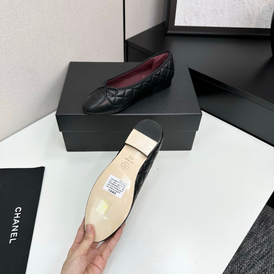 Chanel black aged calfskin quilted CC cap toe ballerina flats.