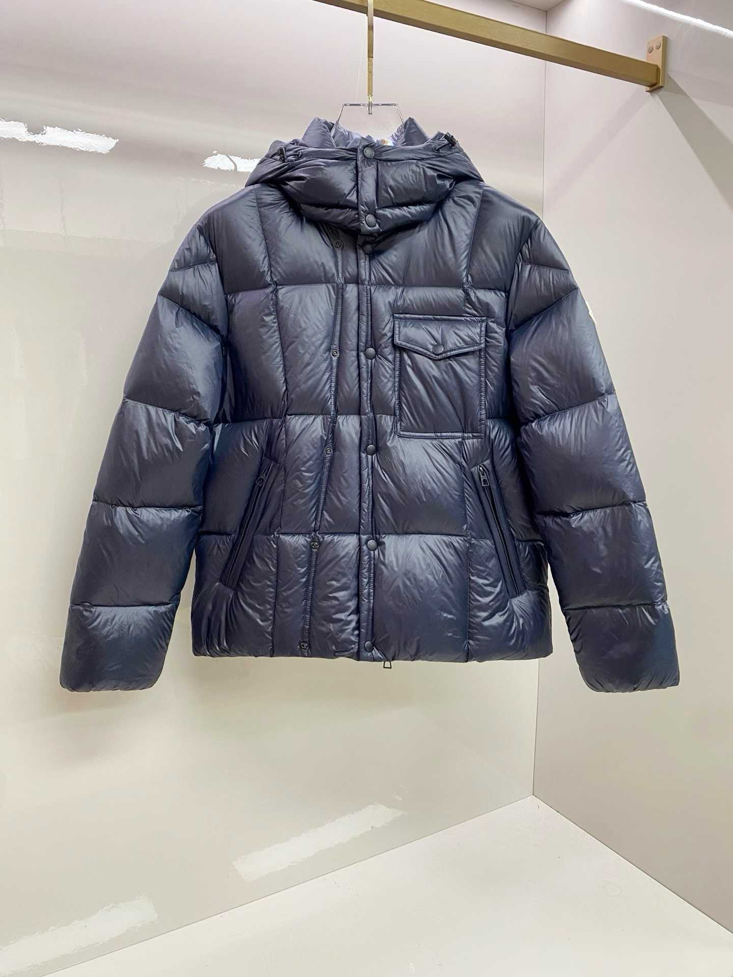 Moncler Serfanto hooded short down jacket in white and blue