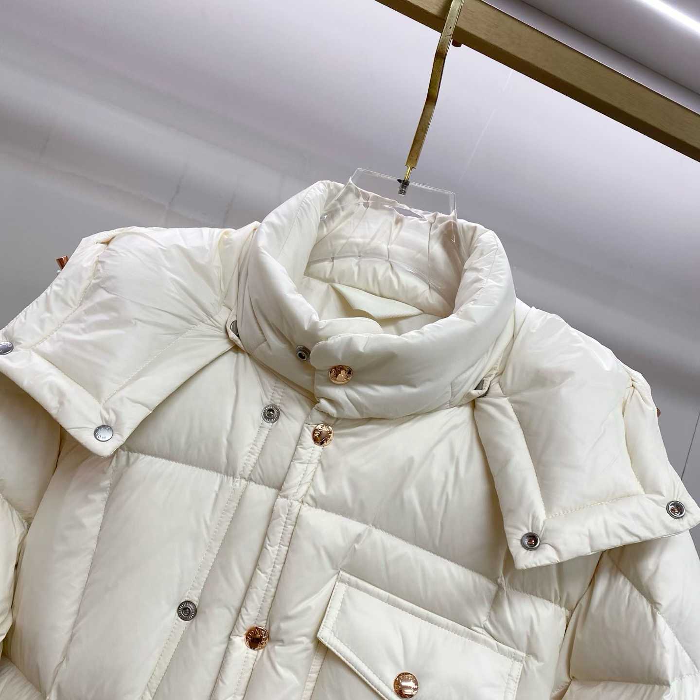 Moncler Serfanto hooded short down jacket in white and blue