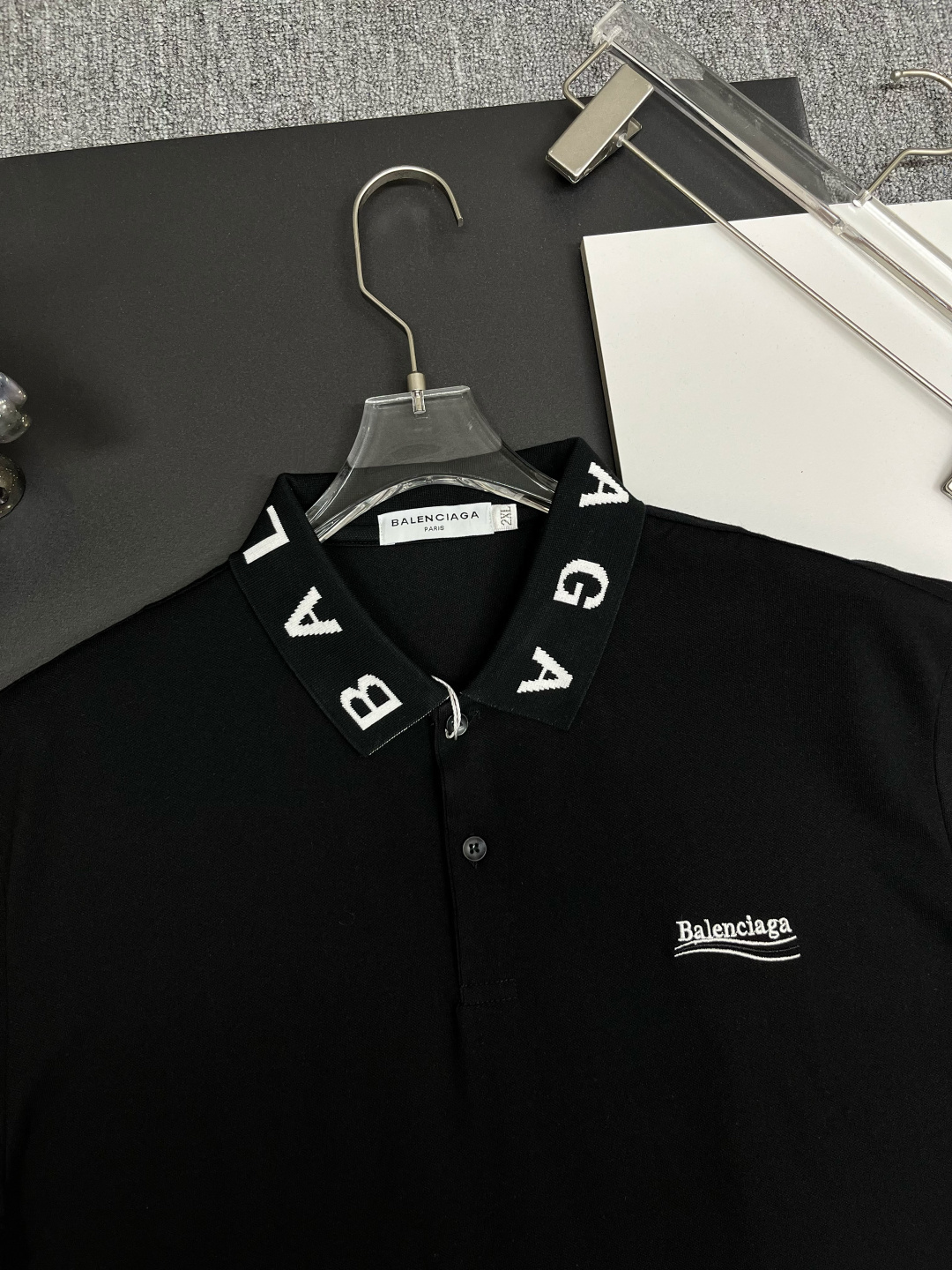 Balmain black short-sleeve polo shirt with a logo collar