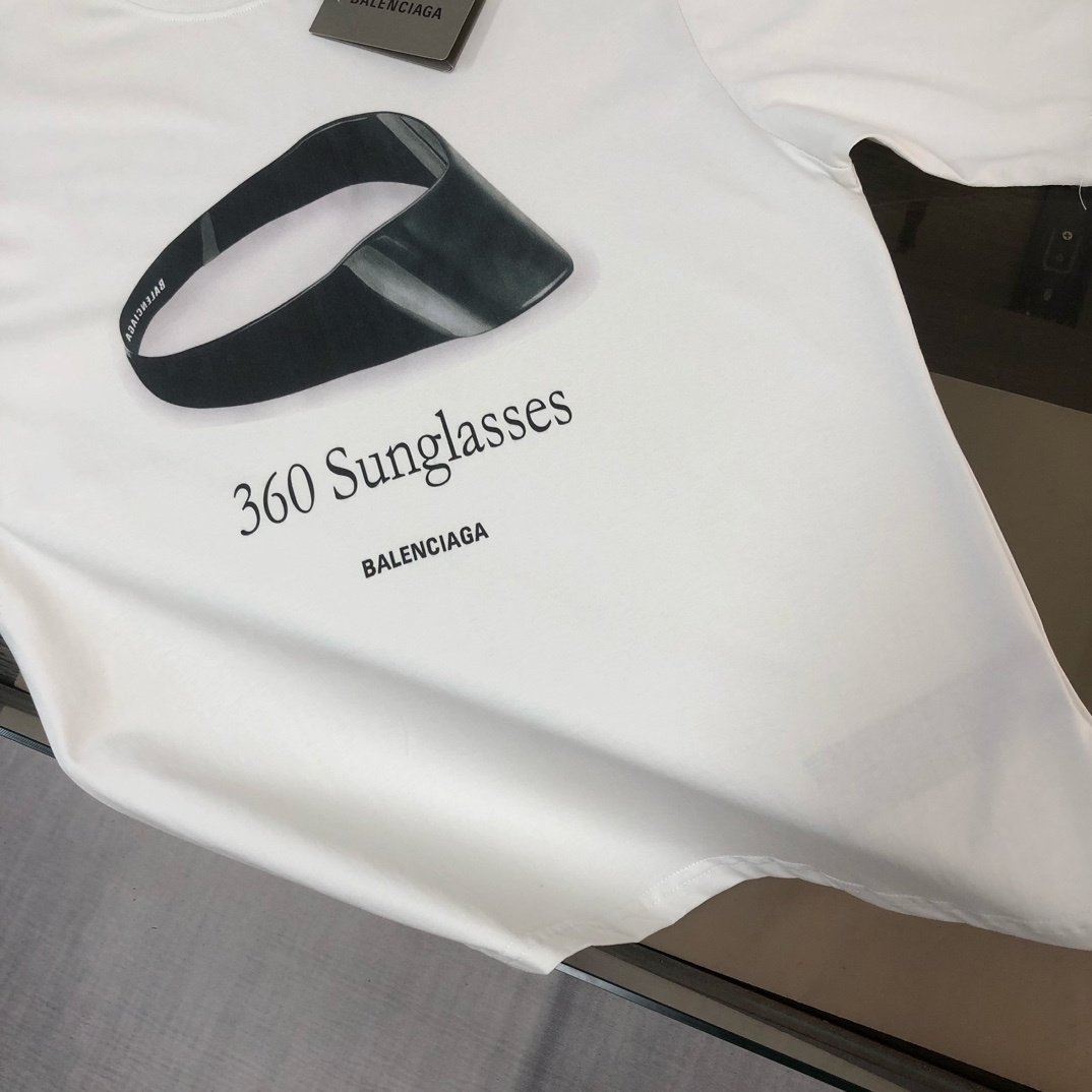 Balenciaga 360 Sunglasses medium-fit T-shirt in dirty white cotton