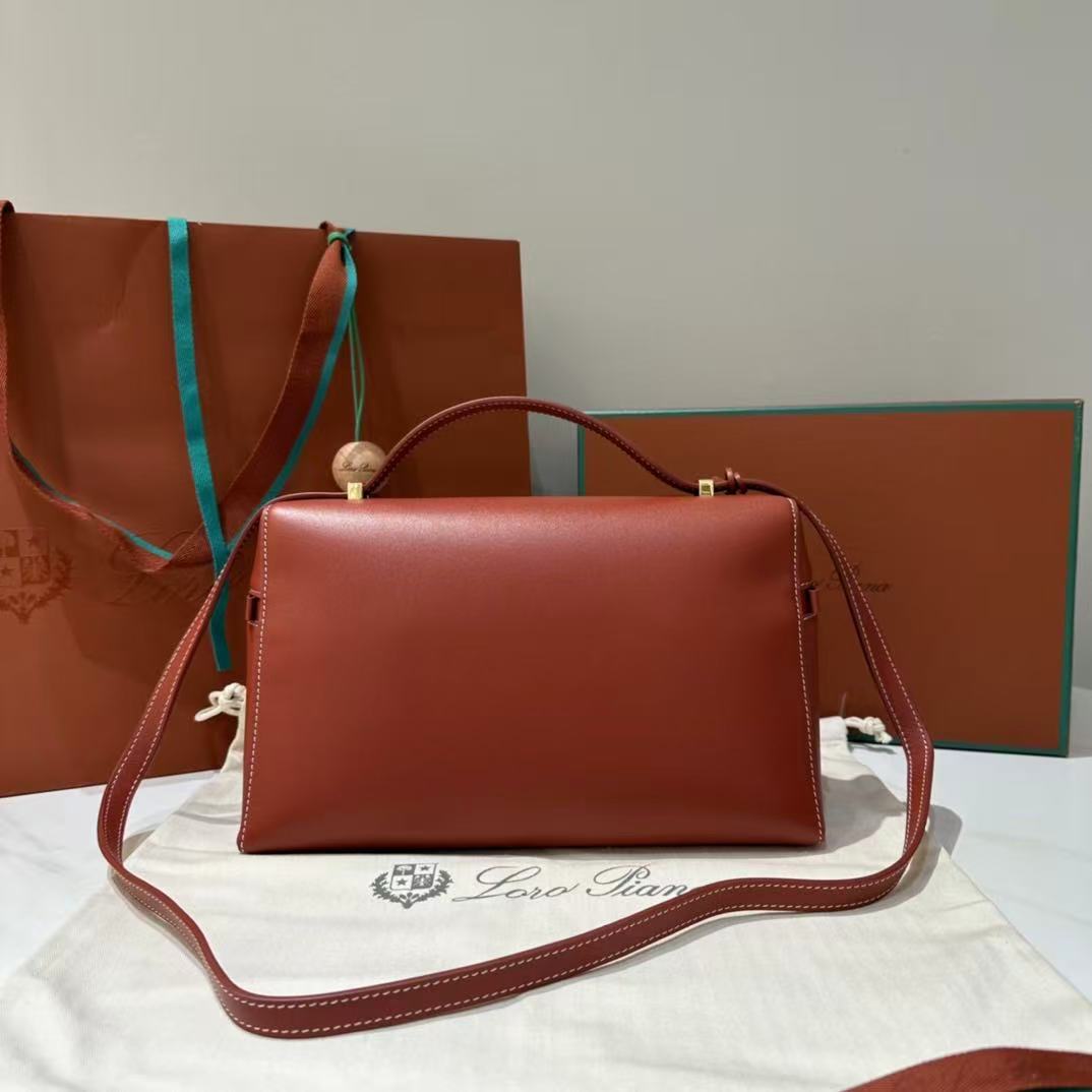 Loro Piana Extra Bag L27 in saddle leather.