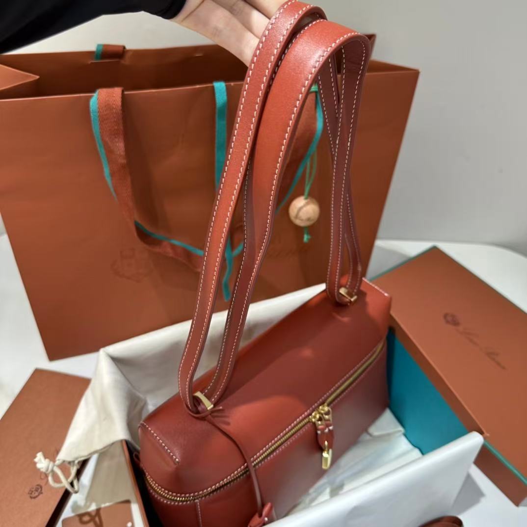 Loro Piana Extra Bag L27 in saddle leather.