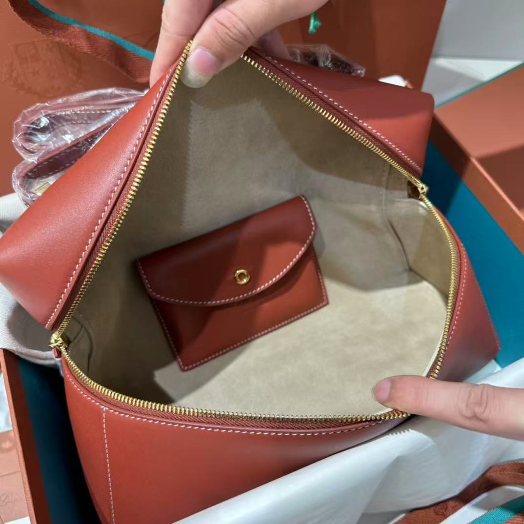 Loro Piana Extra Bag L27 in saddle leather.