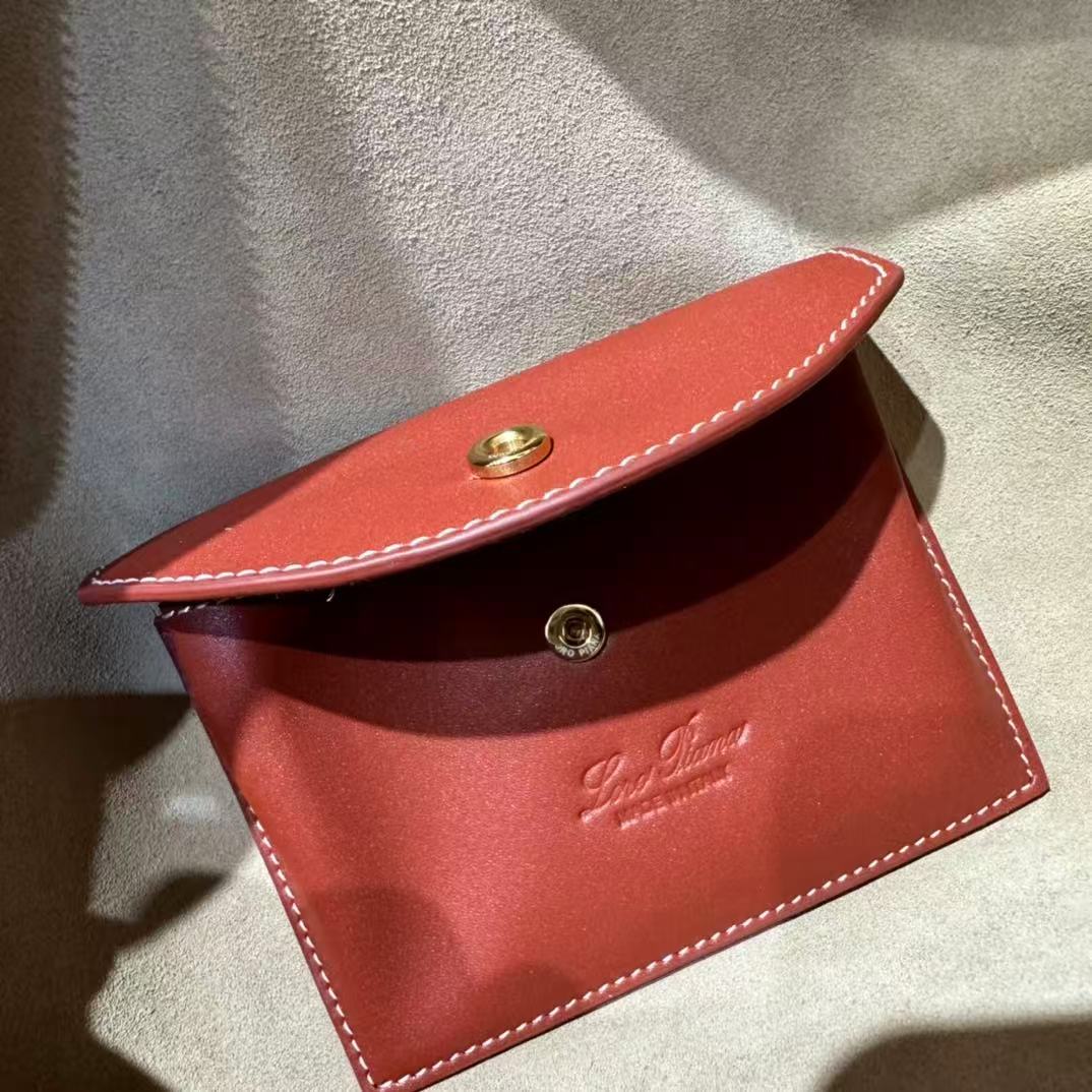 Loro Piana Extra Bag L27 in saddle leather.