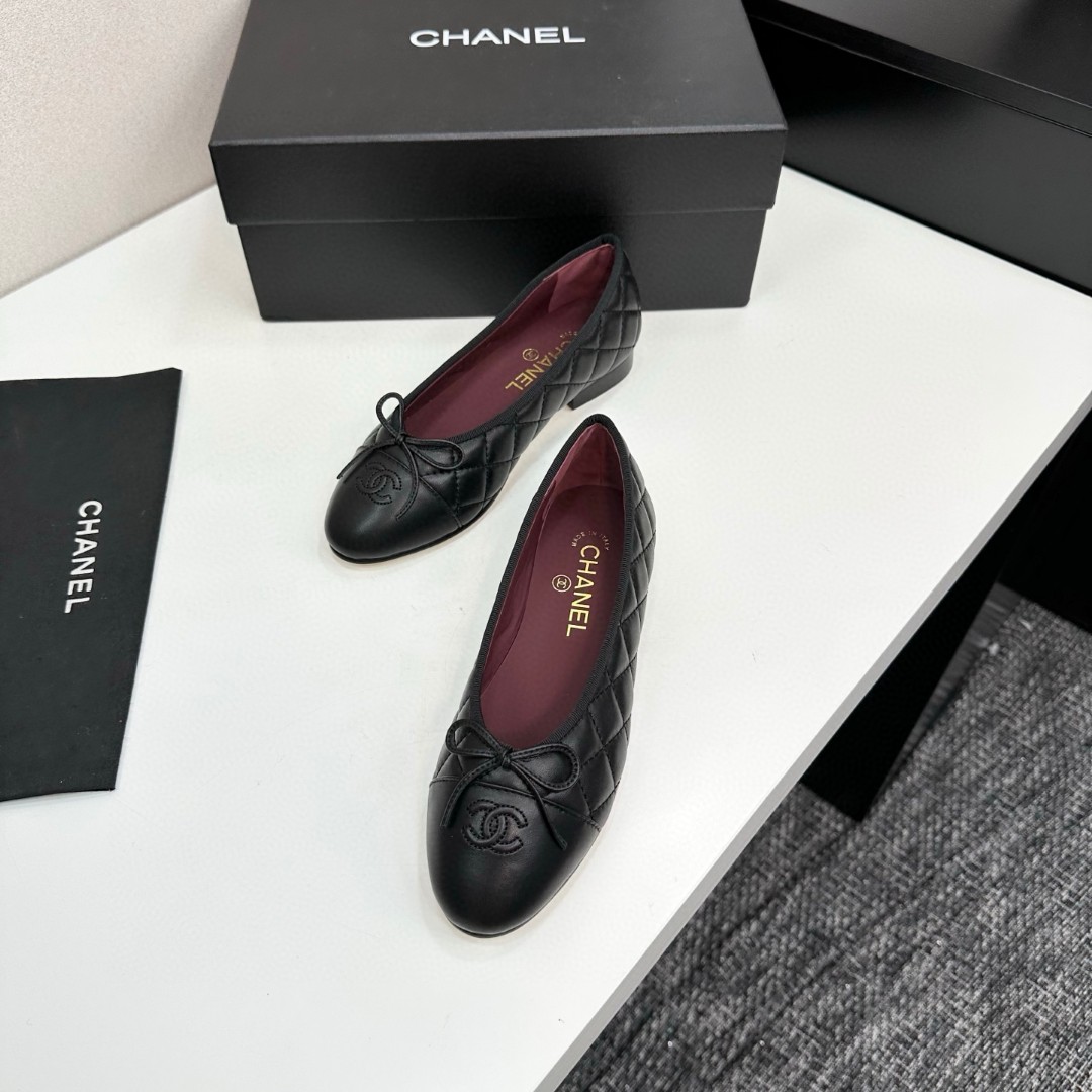 Chanel black quilted ballet flats in aged calfskin leather