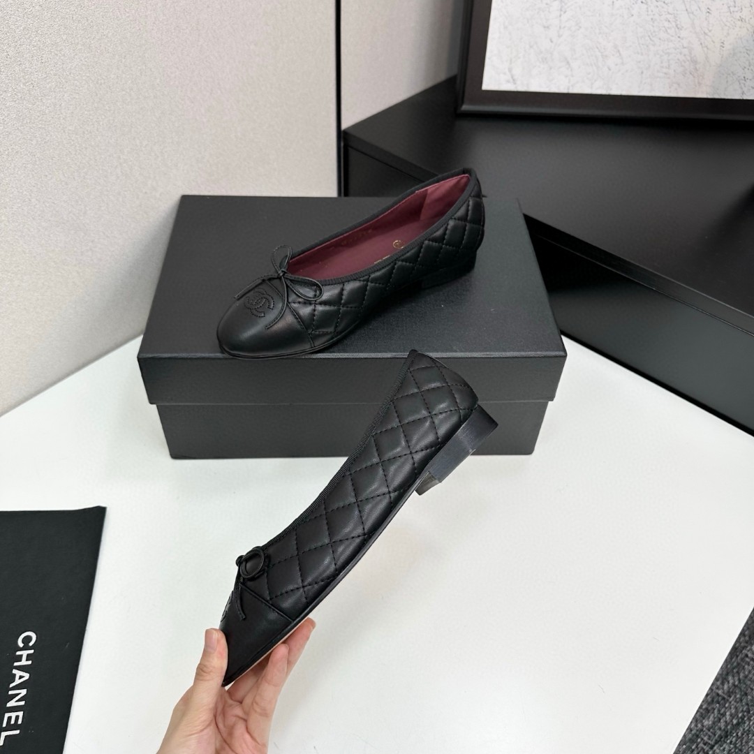 Chanel black quilted ballet flats in aged calfskin leather
