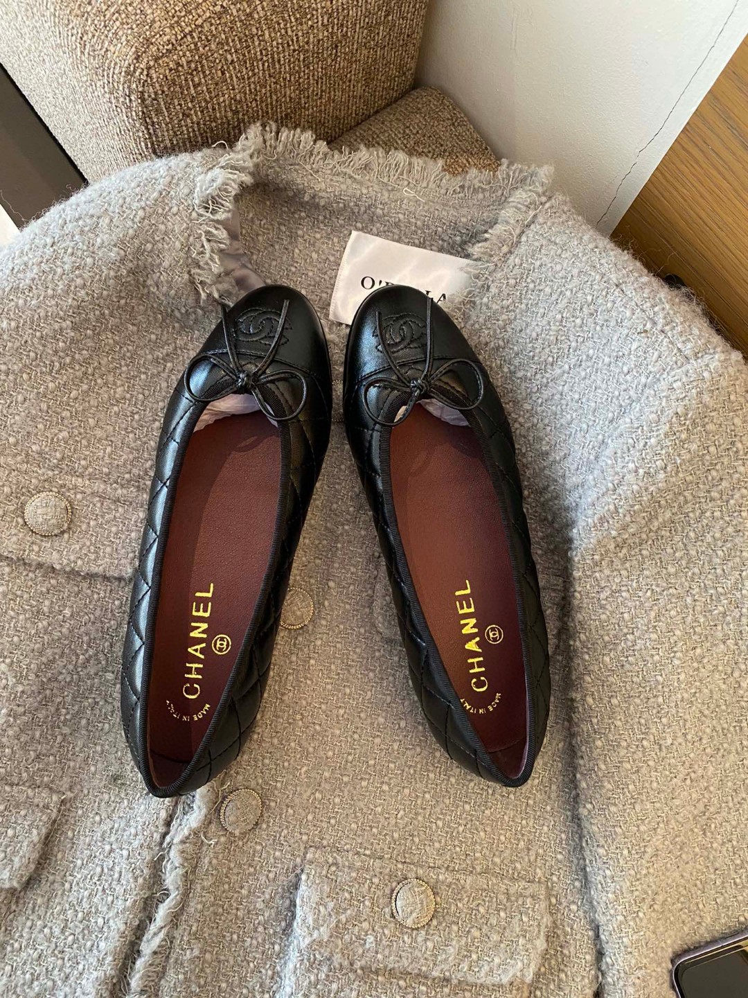 Chanel quilted aged calfskin ballet flats in black