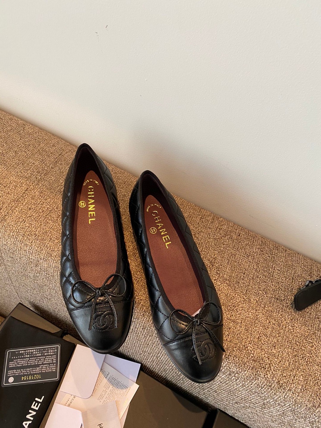 Chanel quilted aged calfskin ballet flats in black