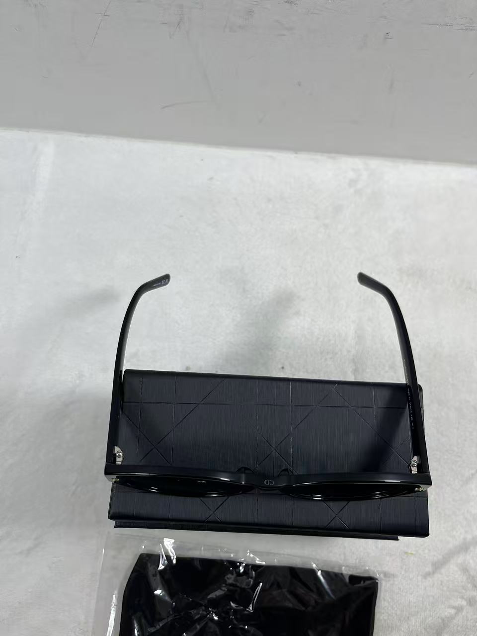 Dior Eyewear DiorPacific R1I oval-frame acetate sunglasses in black with gold-tone star details