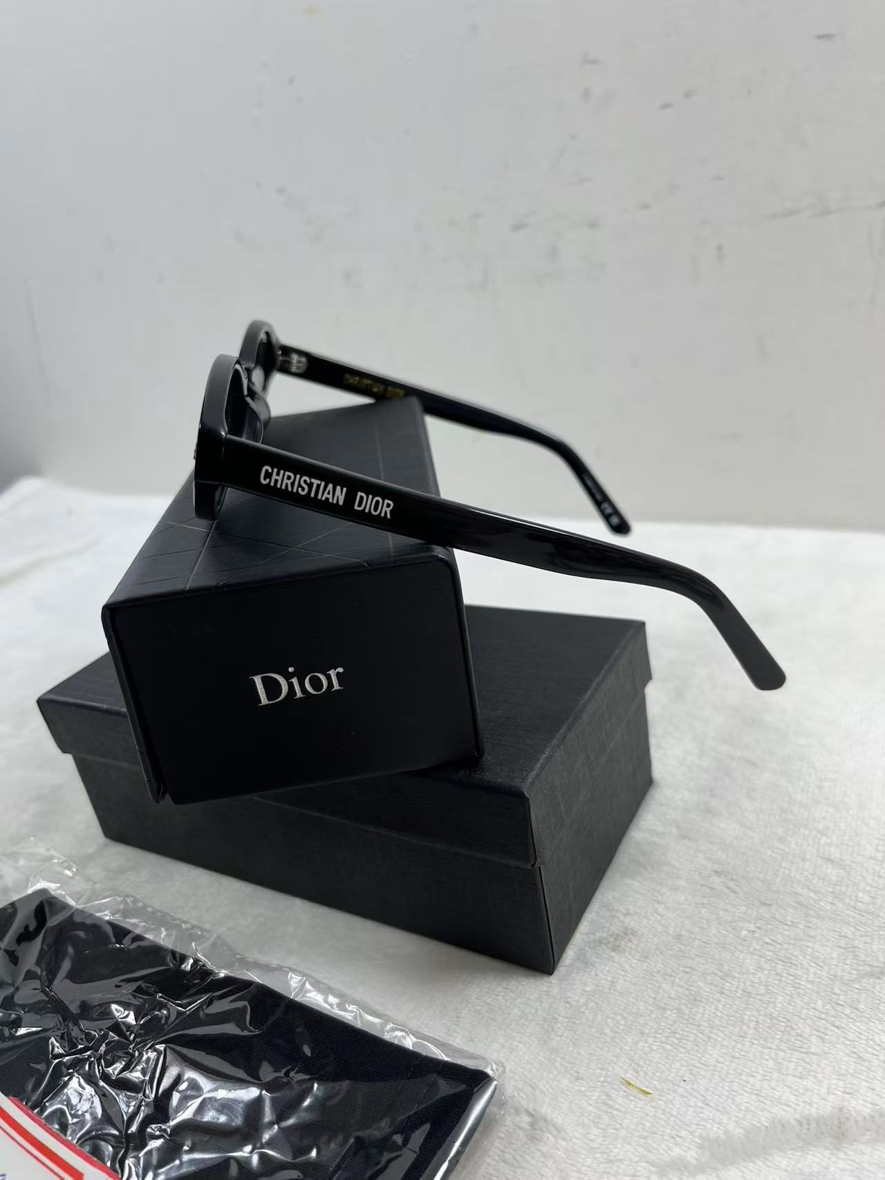 Dior Eyewear DiorPacific R1I oval-frame acetate sunglasses in black with gold-tone star details