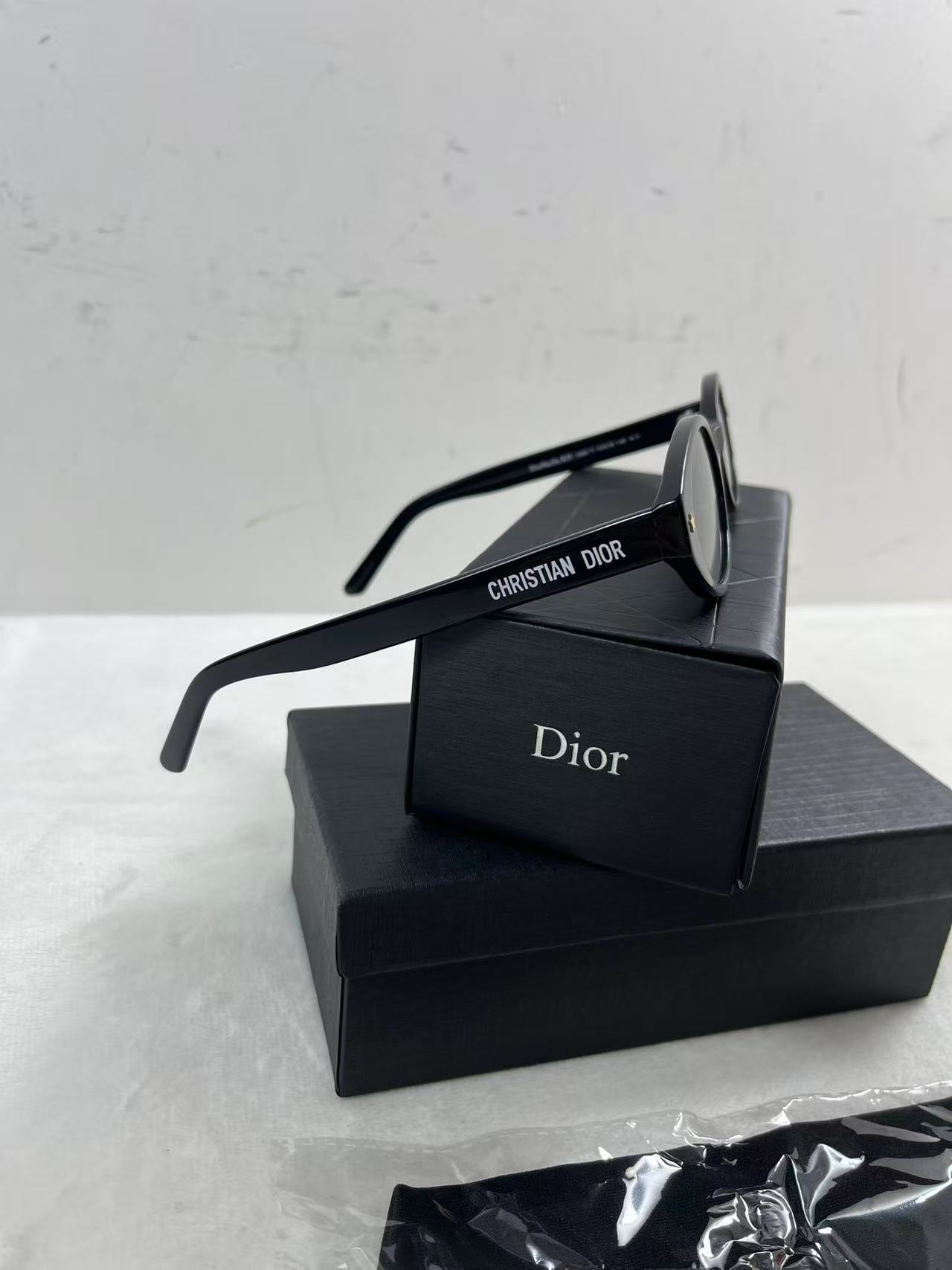 Dior Eyewear DiorPacific R1I oval-frame acetate sunglasses in black with gold-tone star details