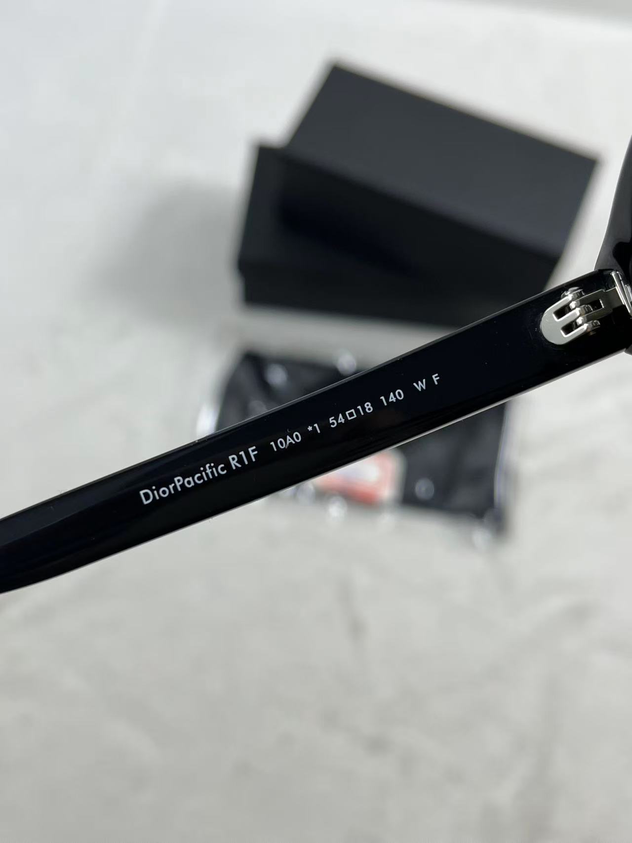 Dior Eyewear DiorPacific R1I oval-frame acetate sunglasses in black with gold-tone star details