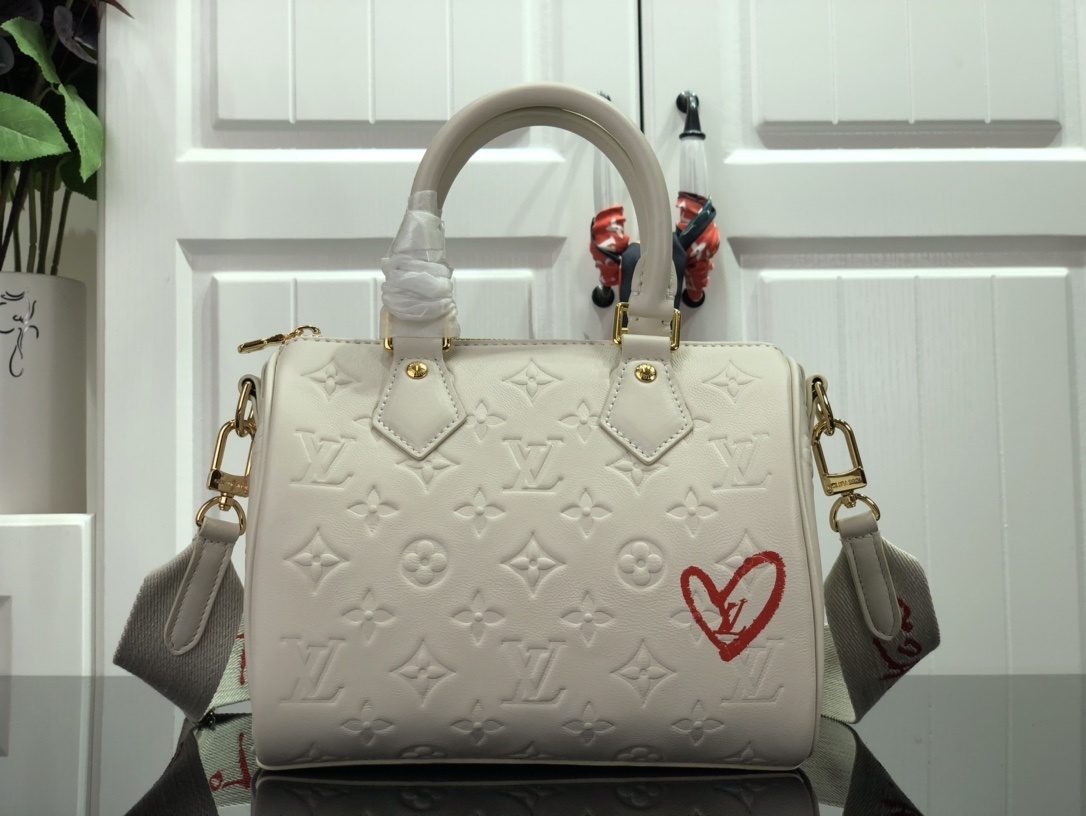 LV Speedy Bandoulière 22 bag in ivory Monogram-embossed lambskin leather, part of the "Fall in Love" capsule collection.