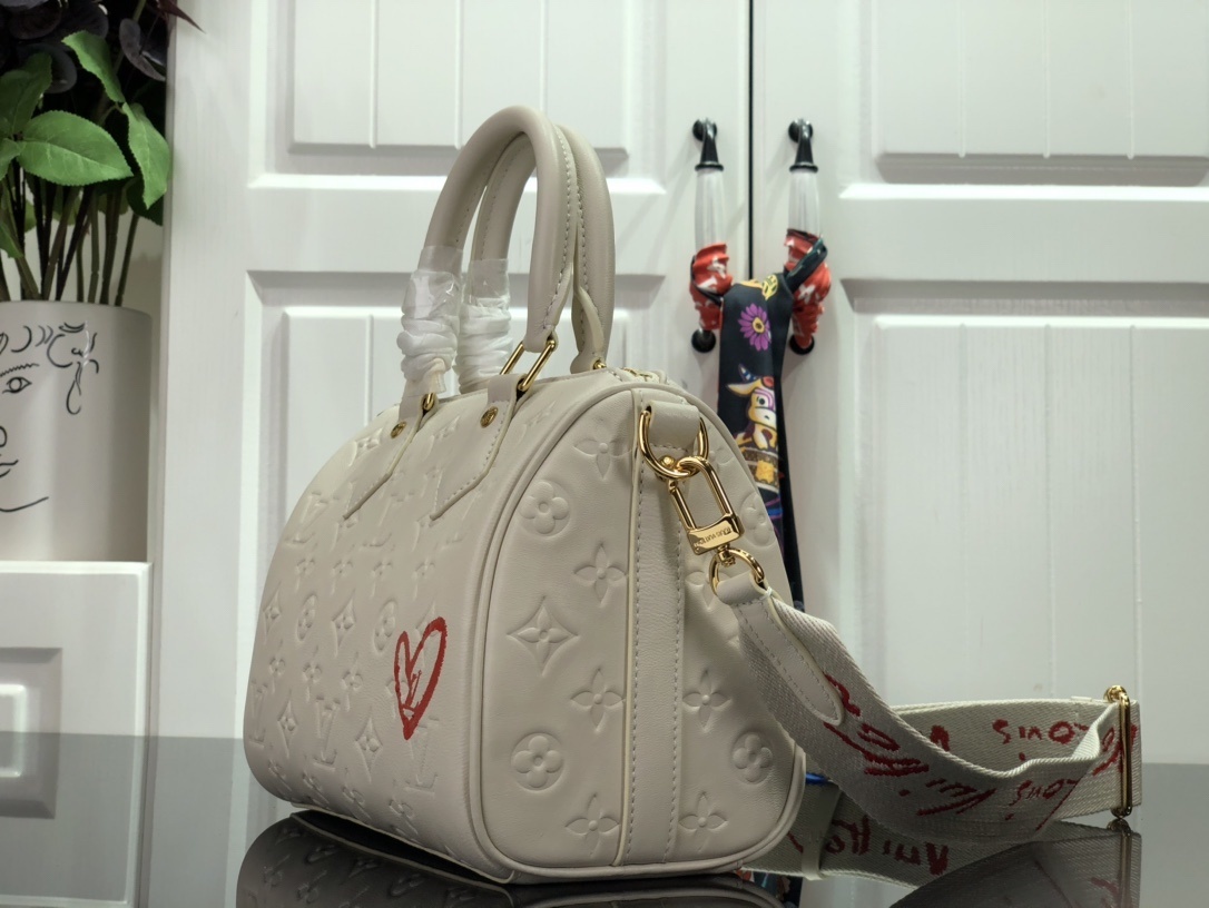 LV Speedy Bandoulière 22 bag in ivory Monogram-embossed lambskin leather, part of the "Fall in Love" capsule collection.