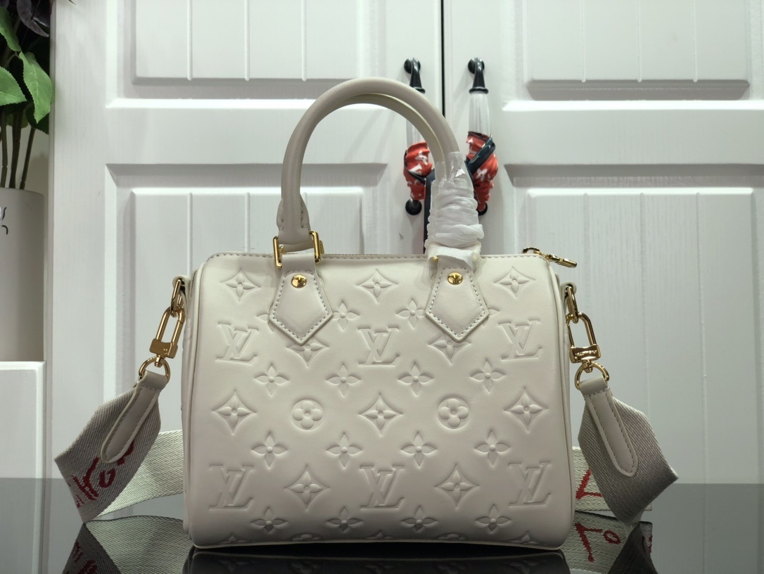 LV Speedy Bandoulière 22 bag in ivory Monogram-embossed lambskin leather, part of the "Fall in Love" capsule collection.