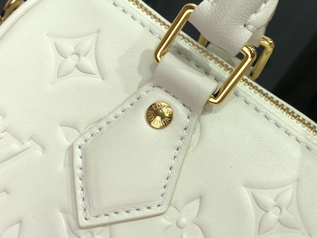 LV Speedy Bandoulière 22 bag in ivory Monogram-embossed lambskin leather, part of the "Fall in Love" capsule collection.