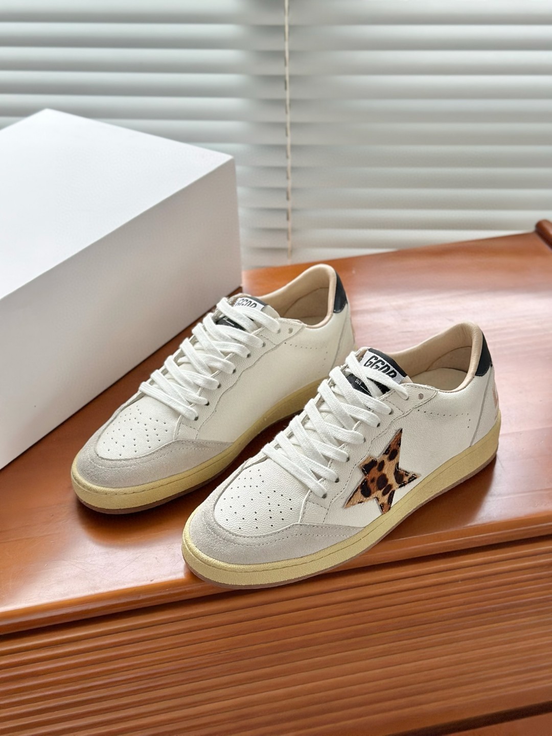 Golden Goose Ball Star sneakers in white nappa leather with a chicory-coffee glitter star and a black leather heel tab