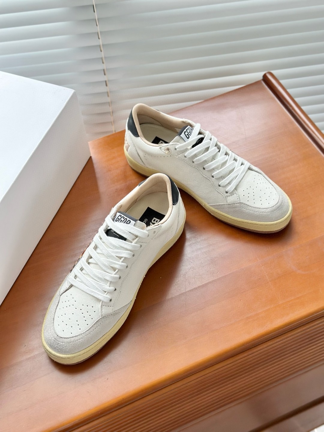 Golden Goose Ball Star sneakers in white nappa leather with a chicory-coffee glitter star and a black leather heel tab