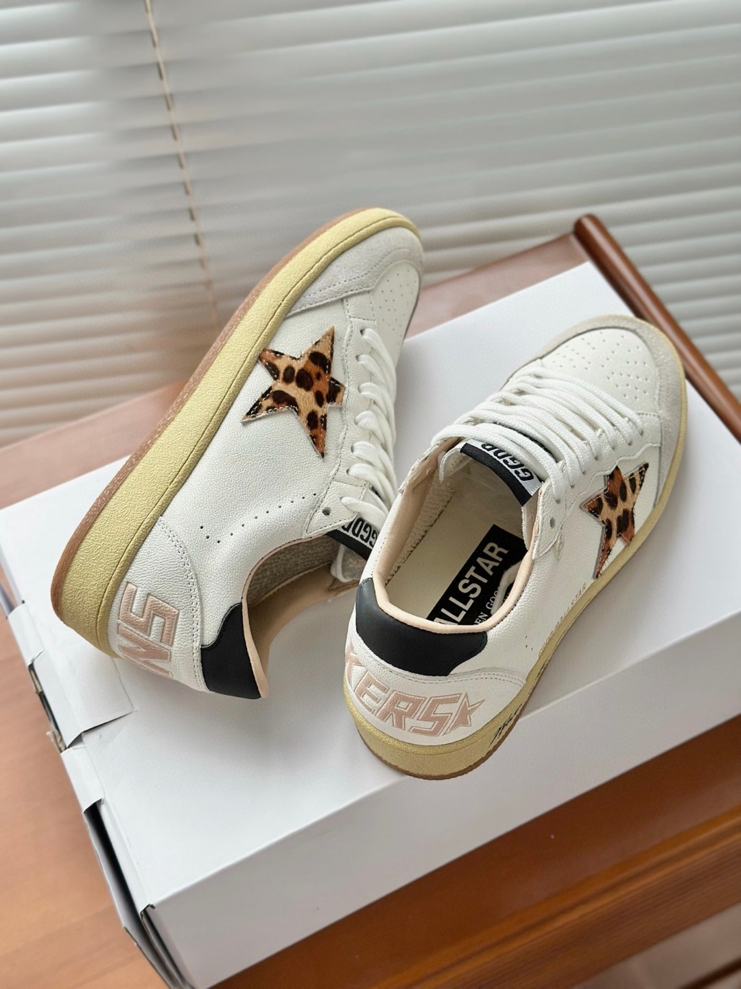 Golden Goose Ball Star sneakers in white nappa leather with a chicory-coffee glitter star and a black leather heel tab