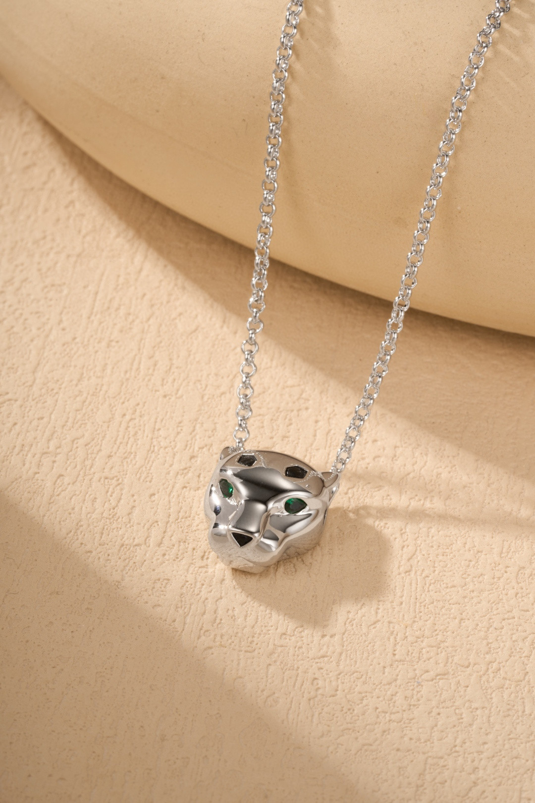 Cartier Panthère de Cartier 18ct yellow-gold tsavorite garnet, and onyx necklace.