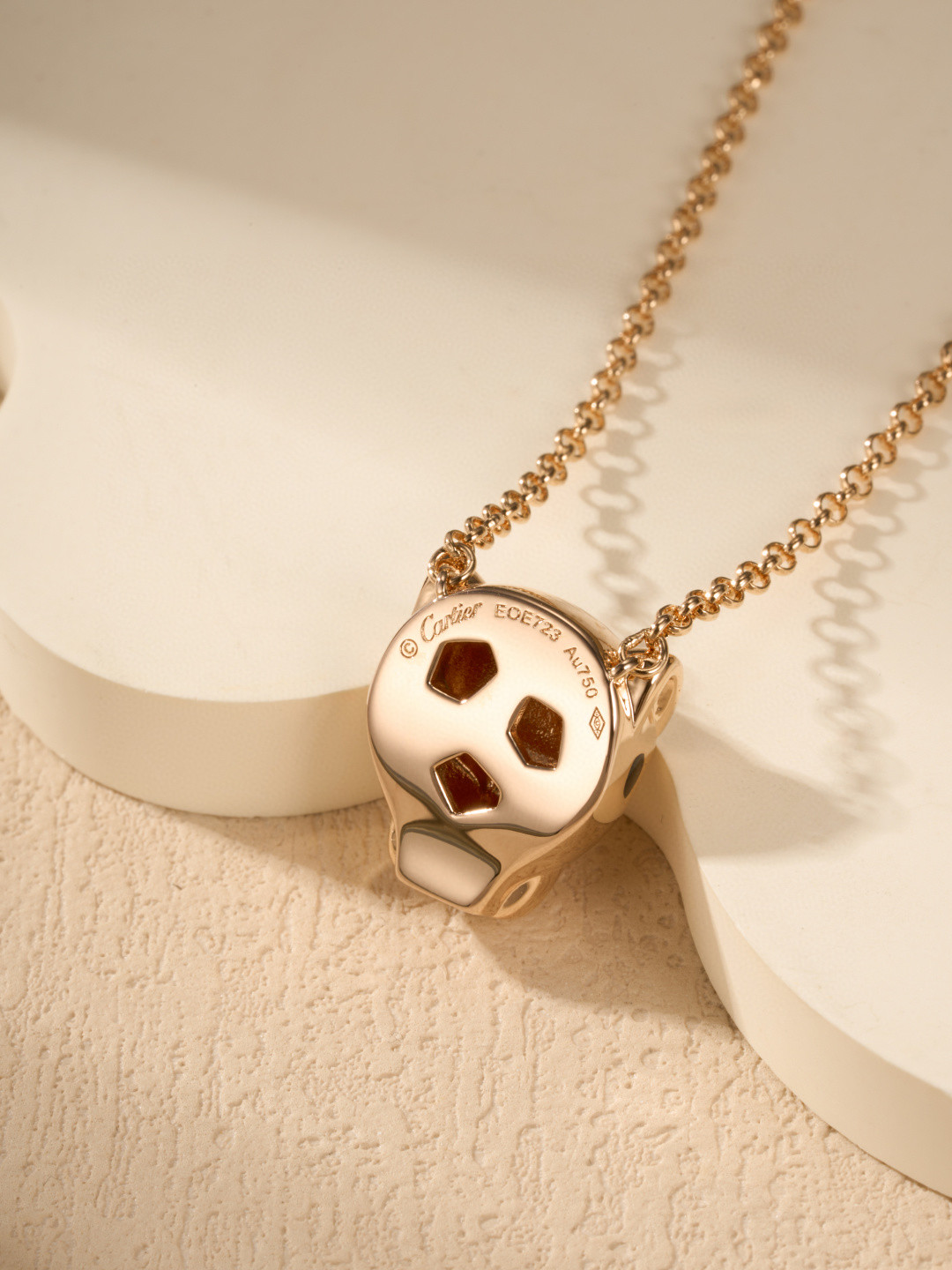 Cartier Panthère de Cartier 18ct yellow-gold tsavorite garnet, and onyx necklace.