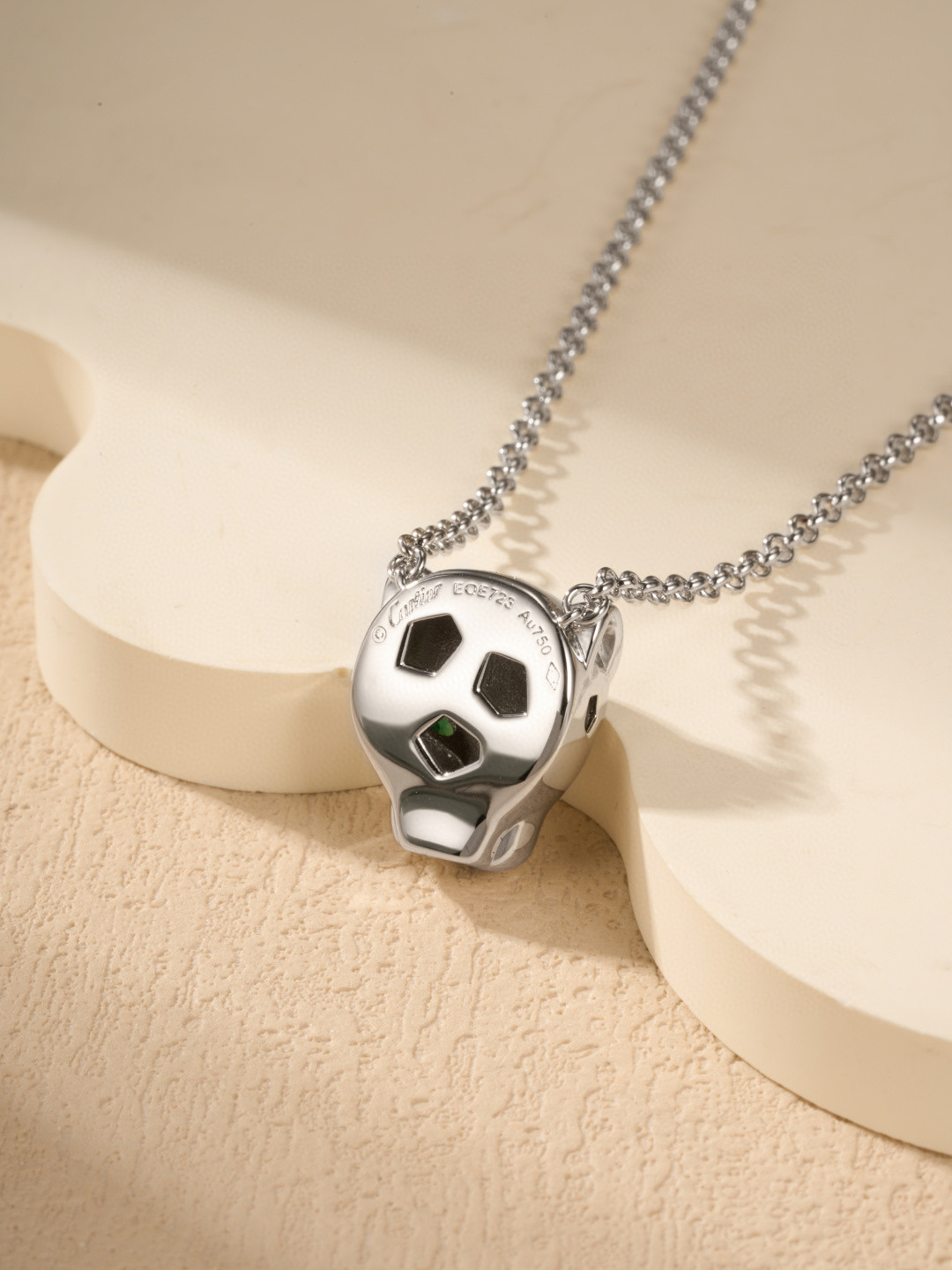 Cartier Panthère de Cartier 18ct yellow-gold tsavorite garnet, and onyx necklace.