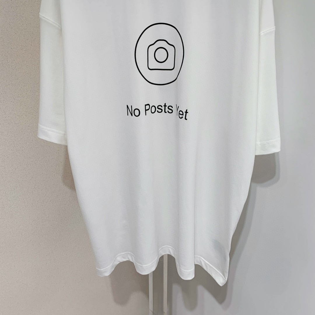 VETEMENTS 'No Posts' Regular T-shirt in white cotton jersey.