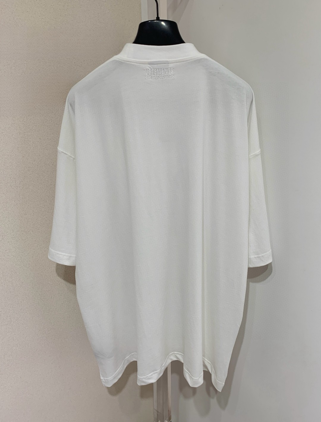 VETEMENTS 'No Posts' Regular T-shirt in white cotton jersey.