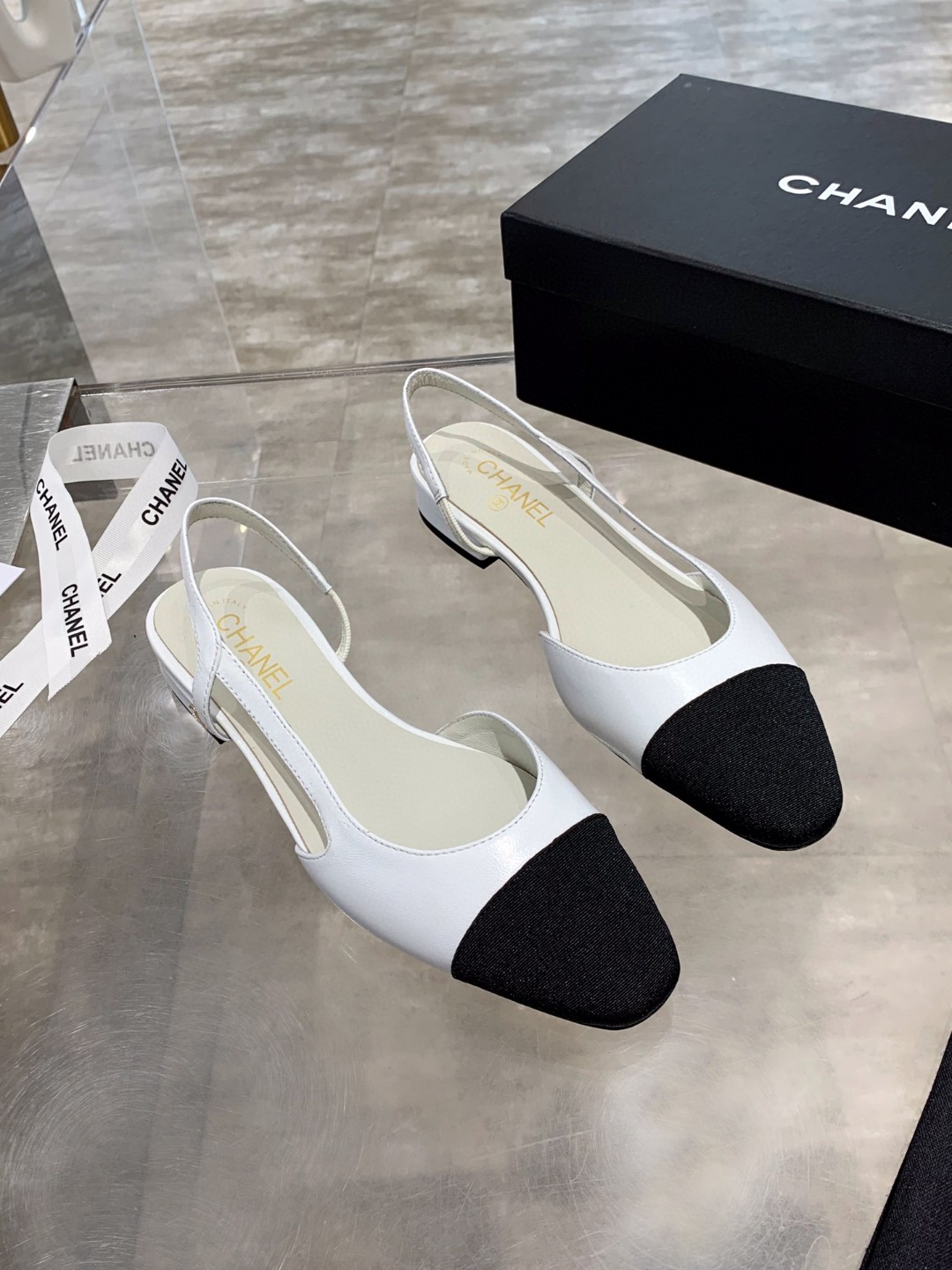 Chanel slingback shoes in white lambskin and black patent calfskin