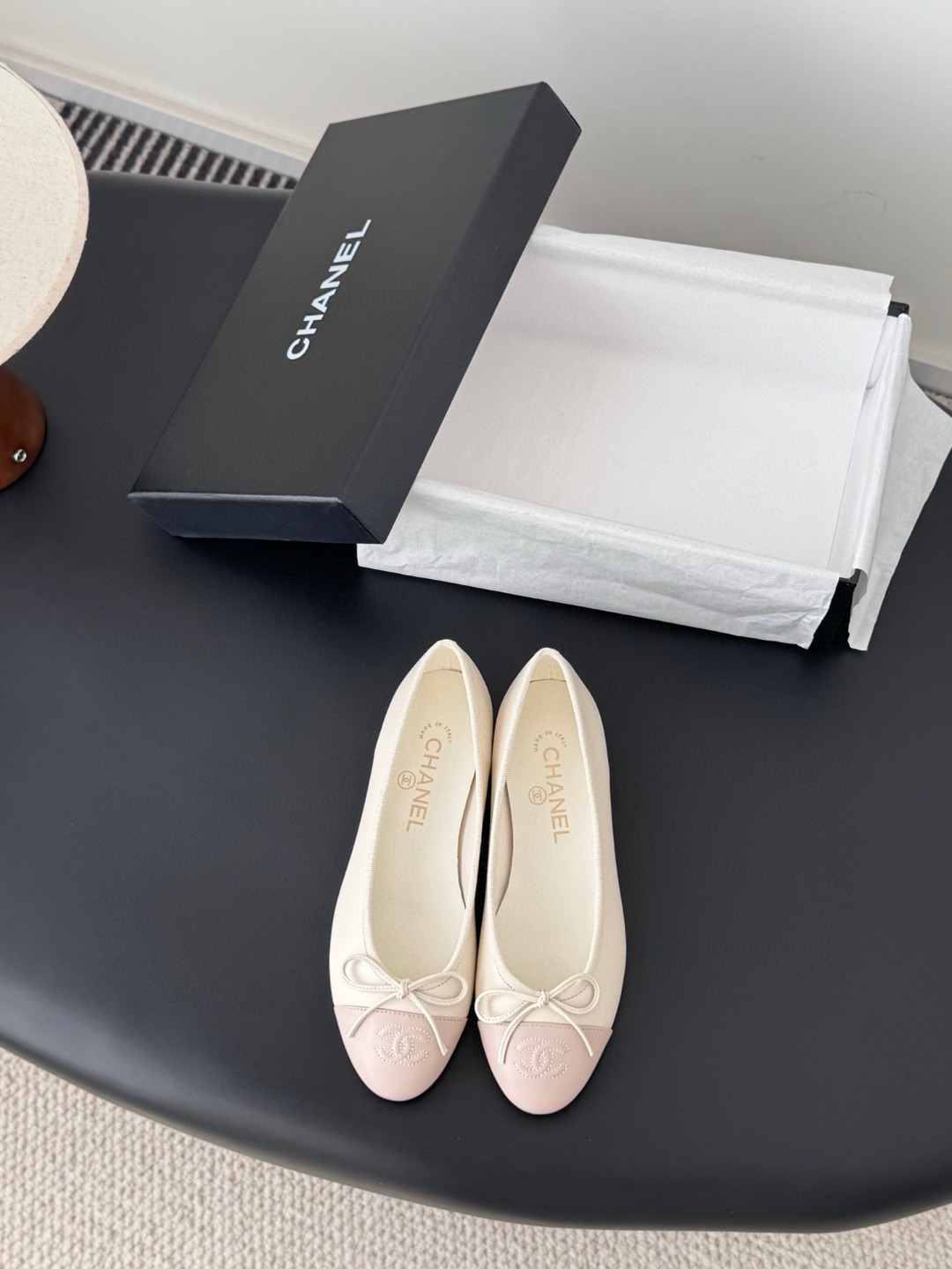 Chanel ballet flats in cream/white tweed and lace