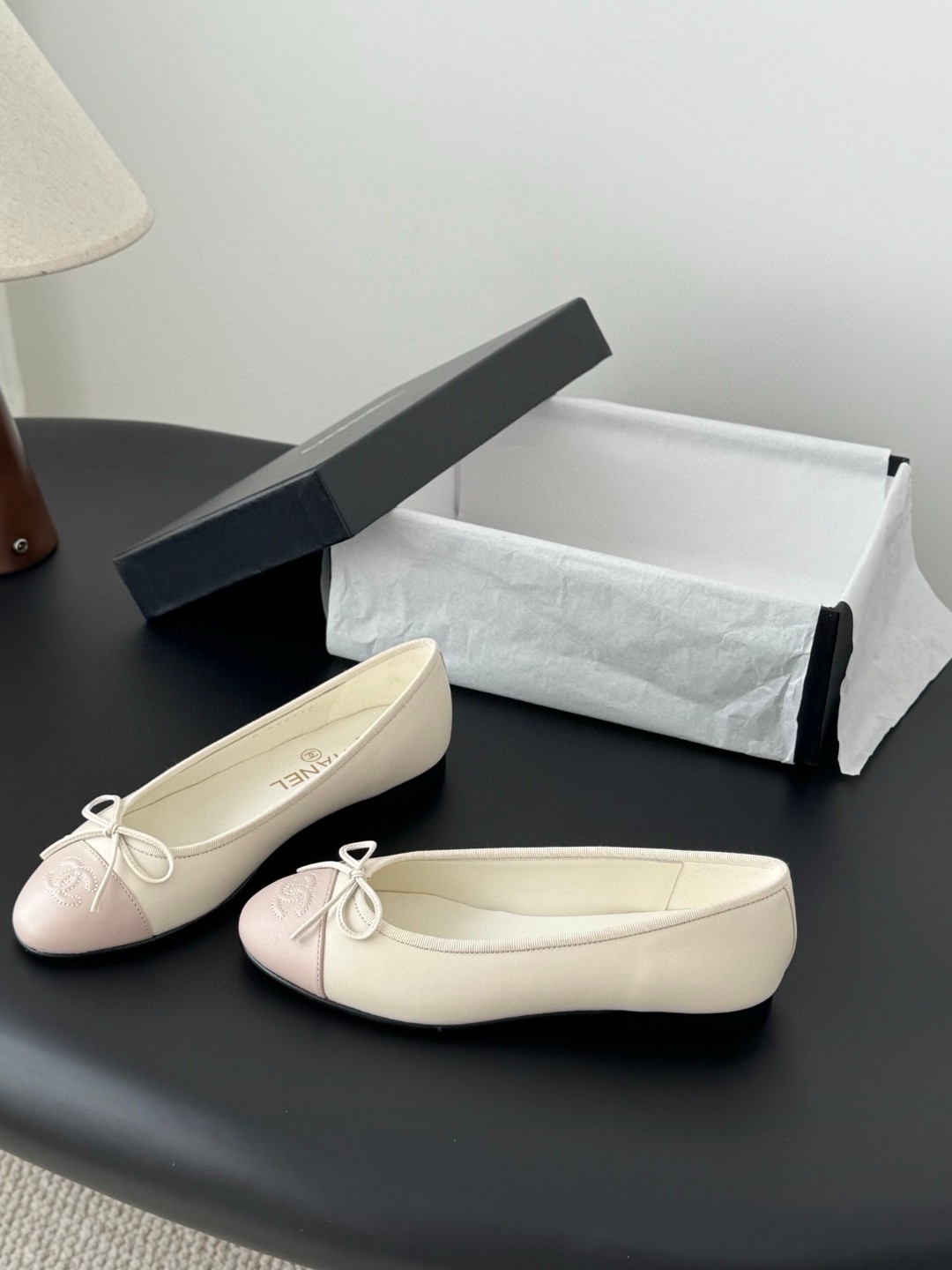 Chanel ballet flats in cream/white tweed and lace