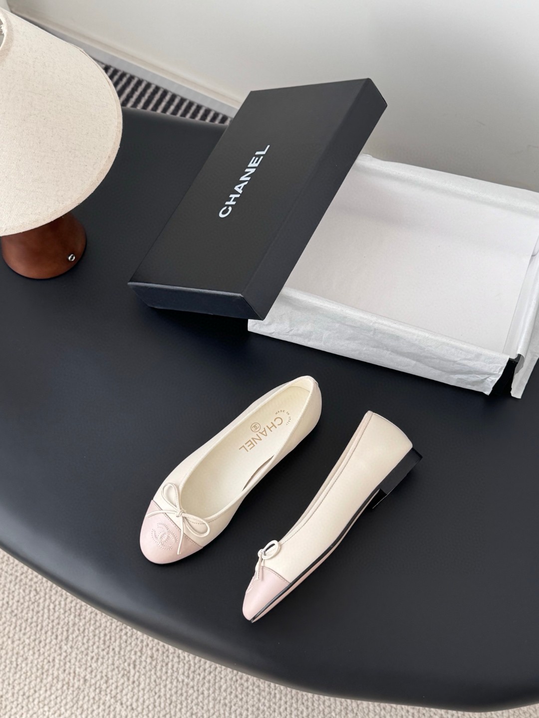 Chanel ballet flats in cream/white tweed and lace