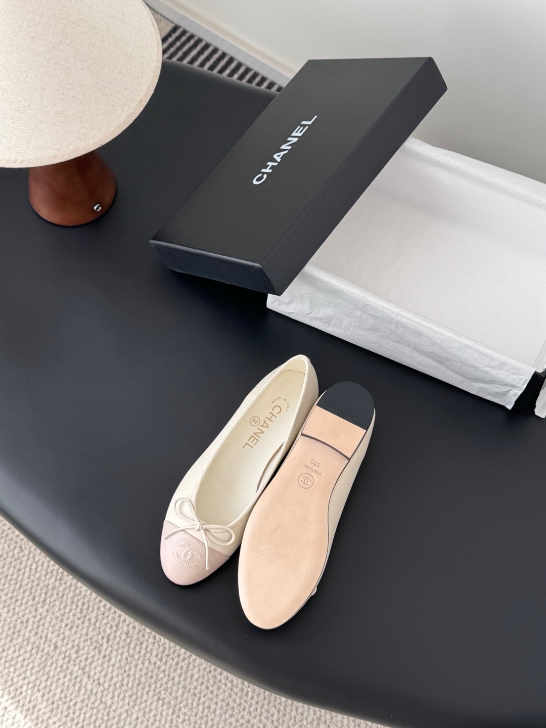 Chanel ballet flats in cream/white tweed and lace