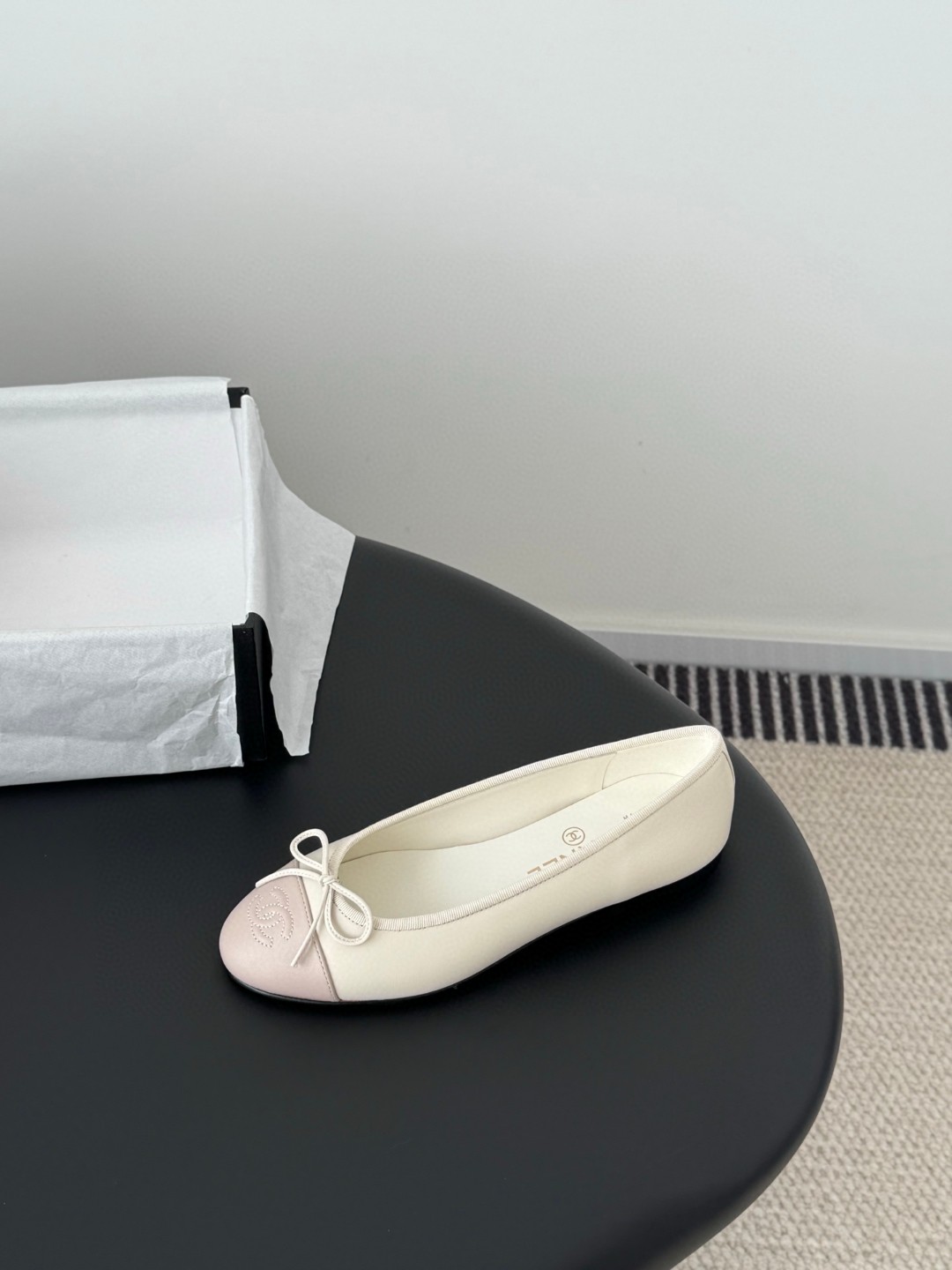 Chanel ballet flats in cream/white tweed and lace