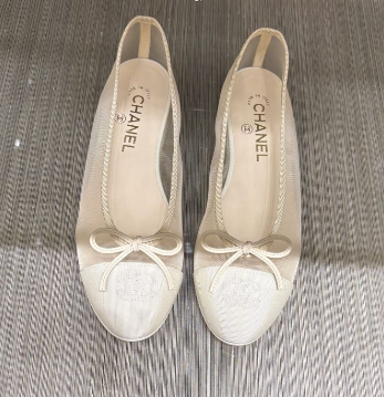 Chanel ballet flats in cream/white tweed and lace