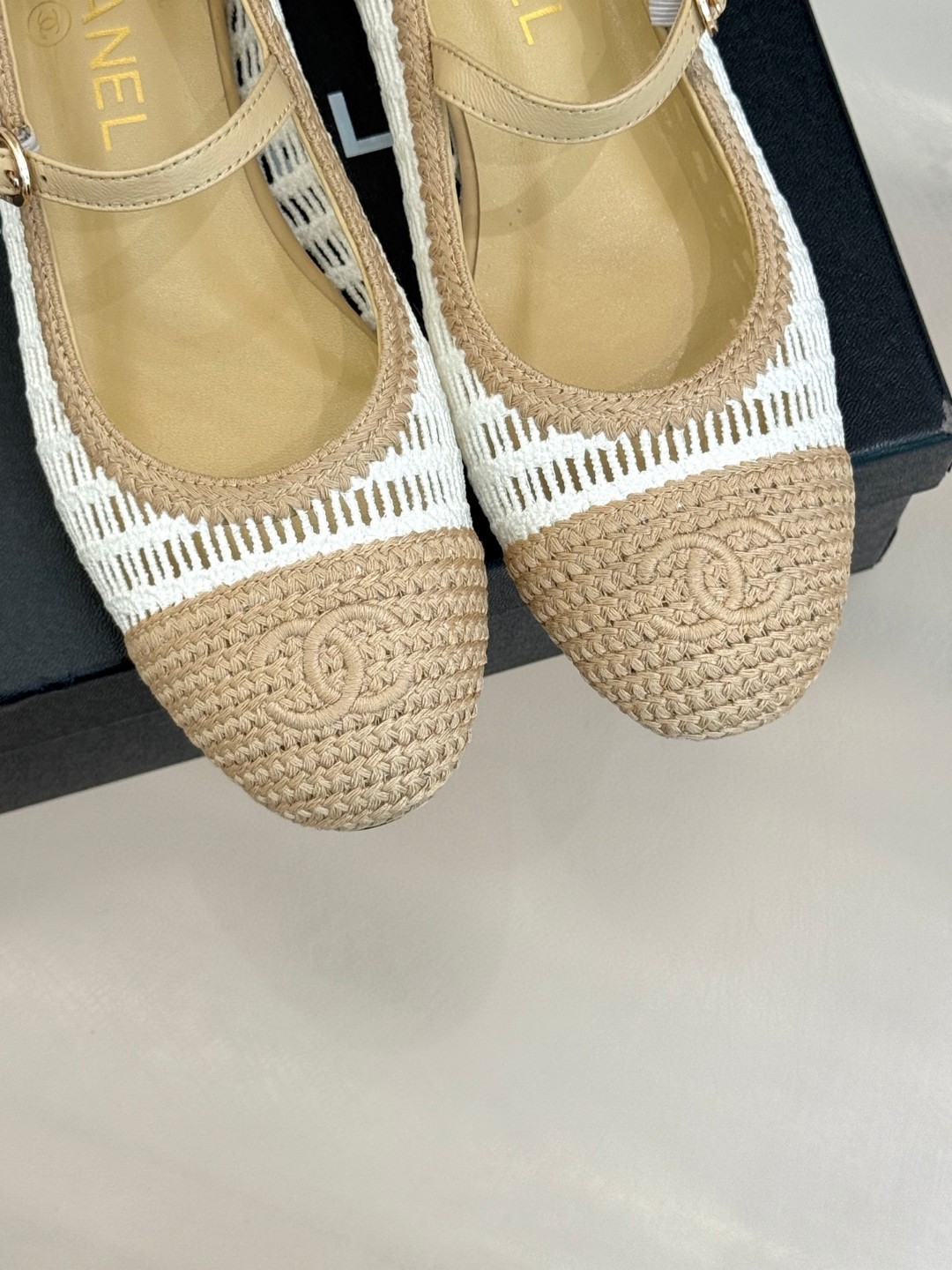 Chanel raffia crochet woven two-tone cap toe ballerina ballet flats in beige and white.