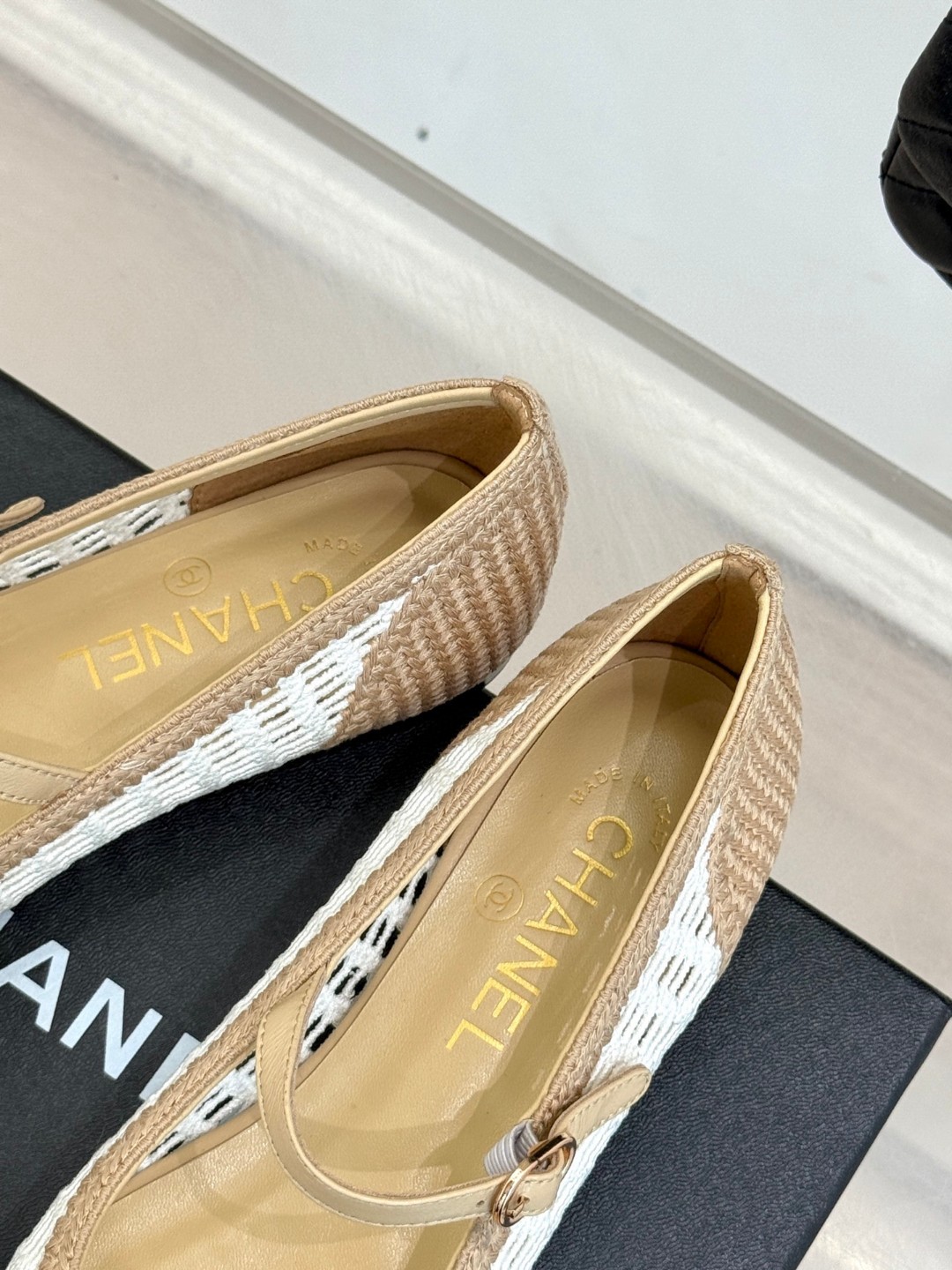 Chanel raffia crochet woven two-tone cap toe ballerina ballet flats in beige and white.