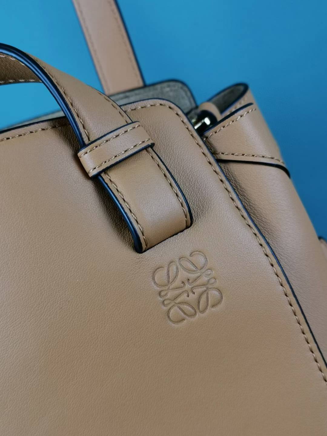 Loewe Hammock Nugget handbag Tan color