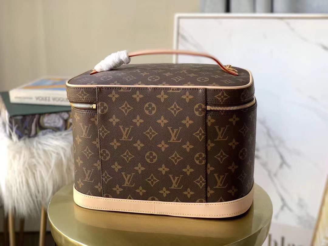 LV Nice Vanity case bag