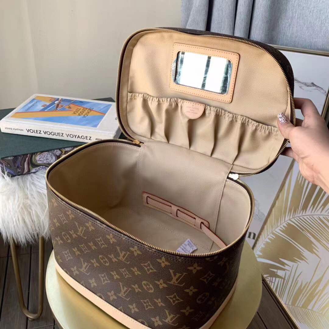LV Nice Vanity case bag