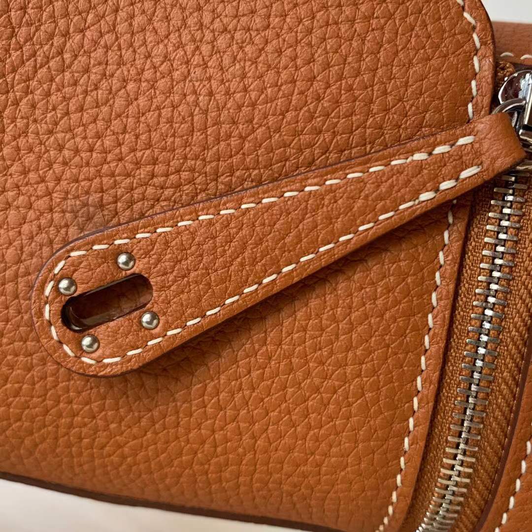 Hermès Mini Lindy bag in gold taurillon clemence leather with palladium hardware